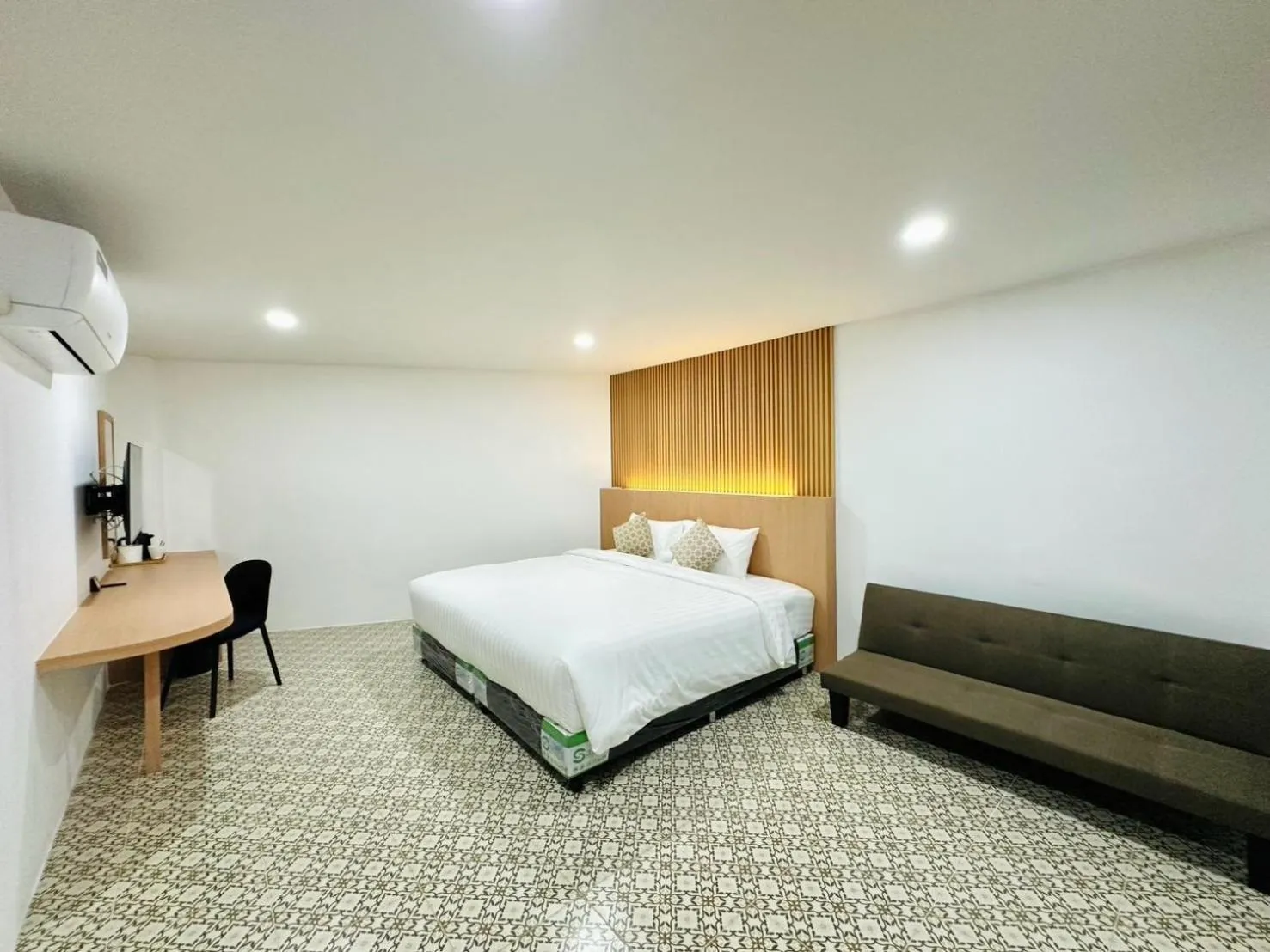 Bedroom, Bed in The Cozy 77