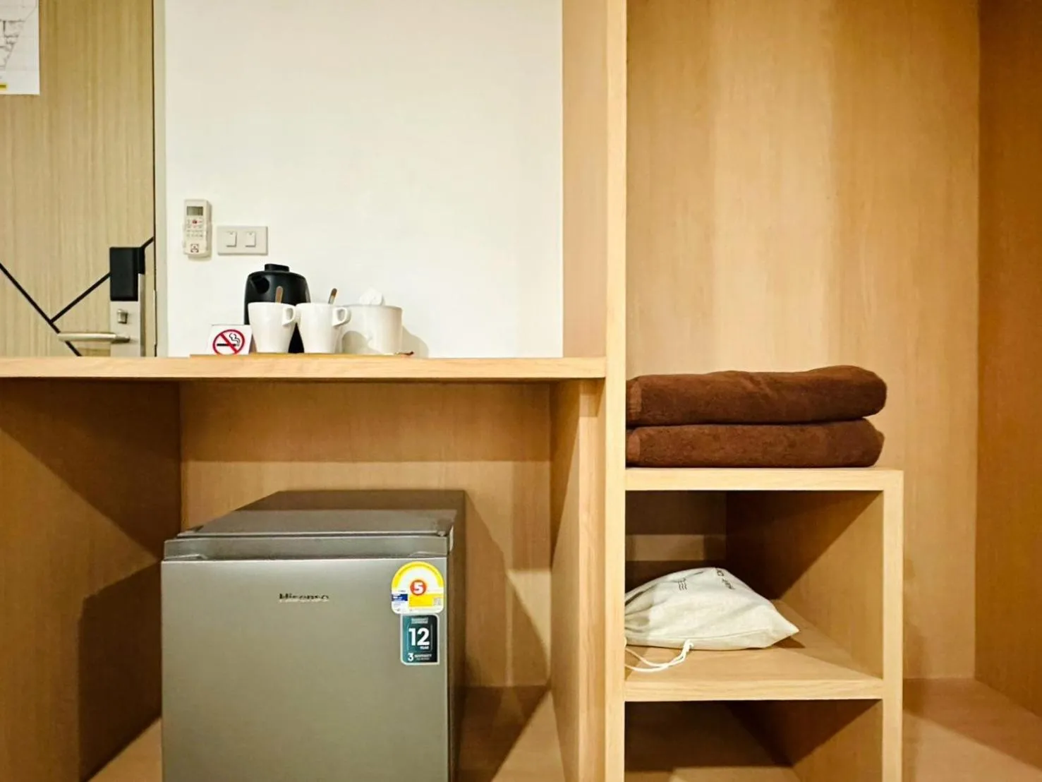 Coffee/tea facilities in The Cozy 77