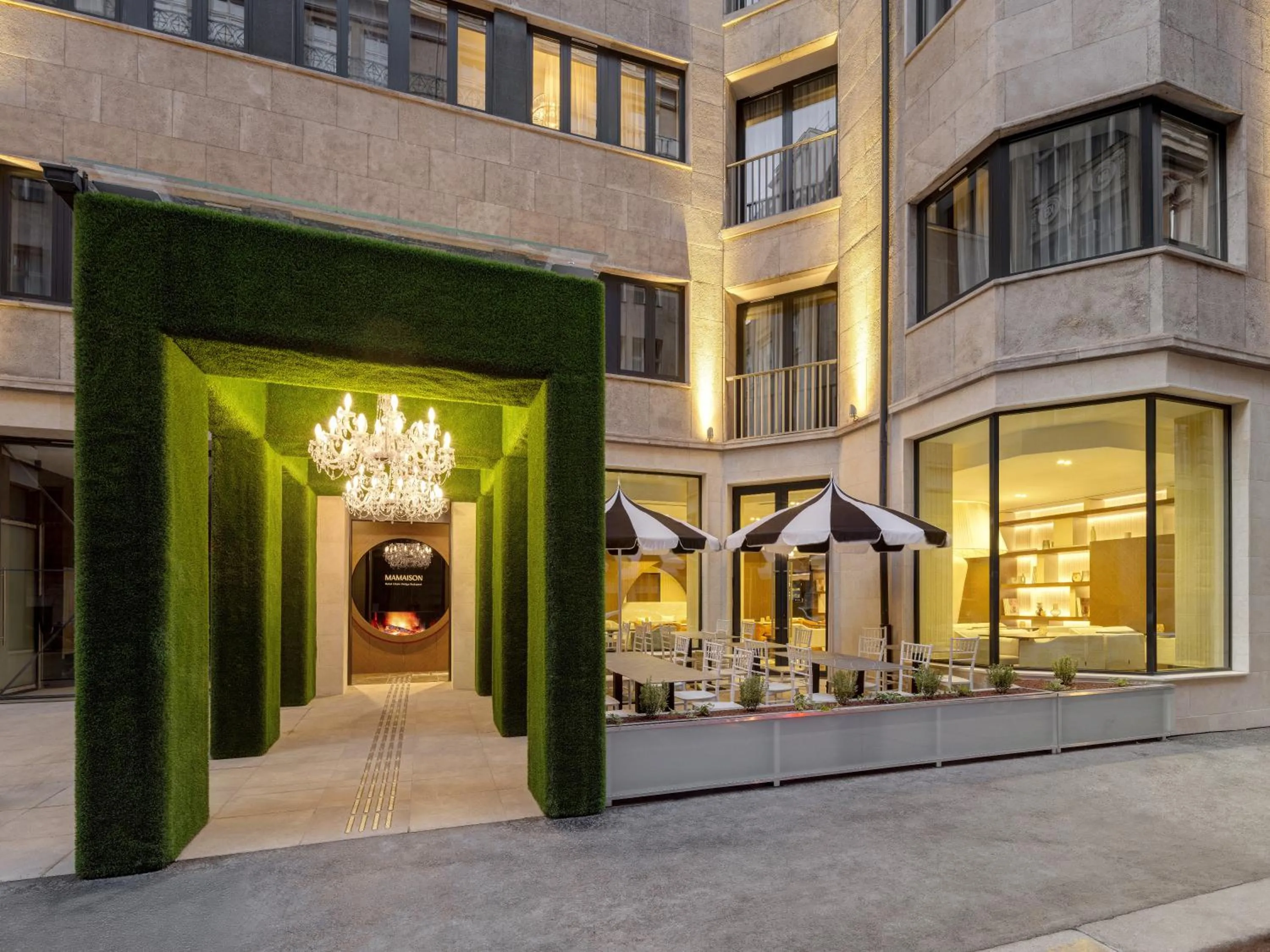 Facade/entrance in Mamaison Hotel Chain Bridge Budapest