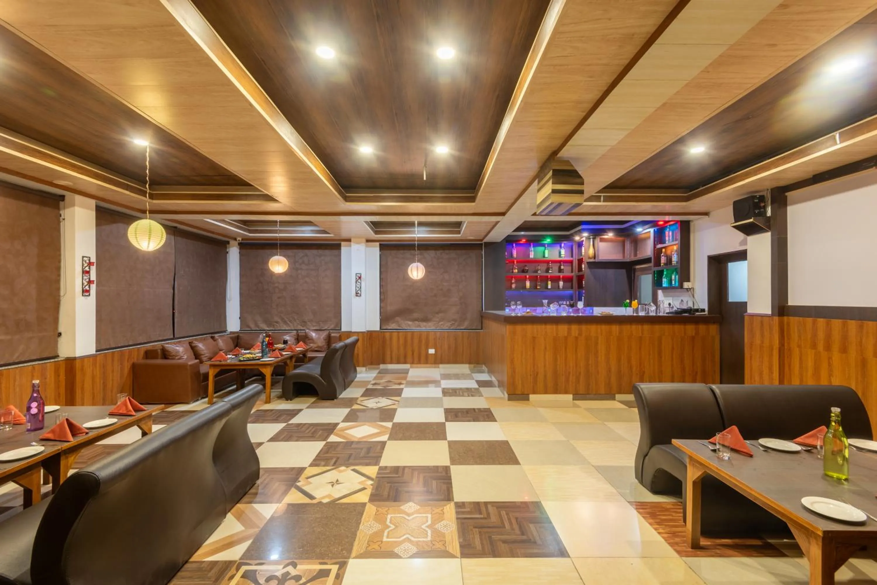 Lounge or bar in Hotel Shiva Sanctuary by DLS Hotels, McLeod Ganj