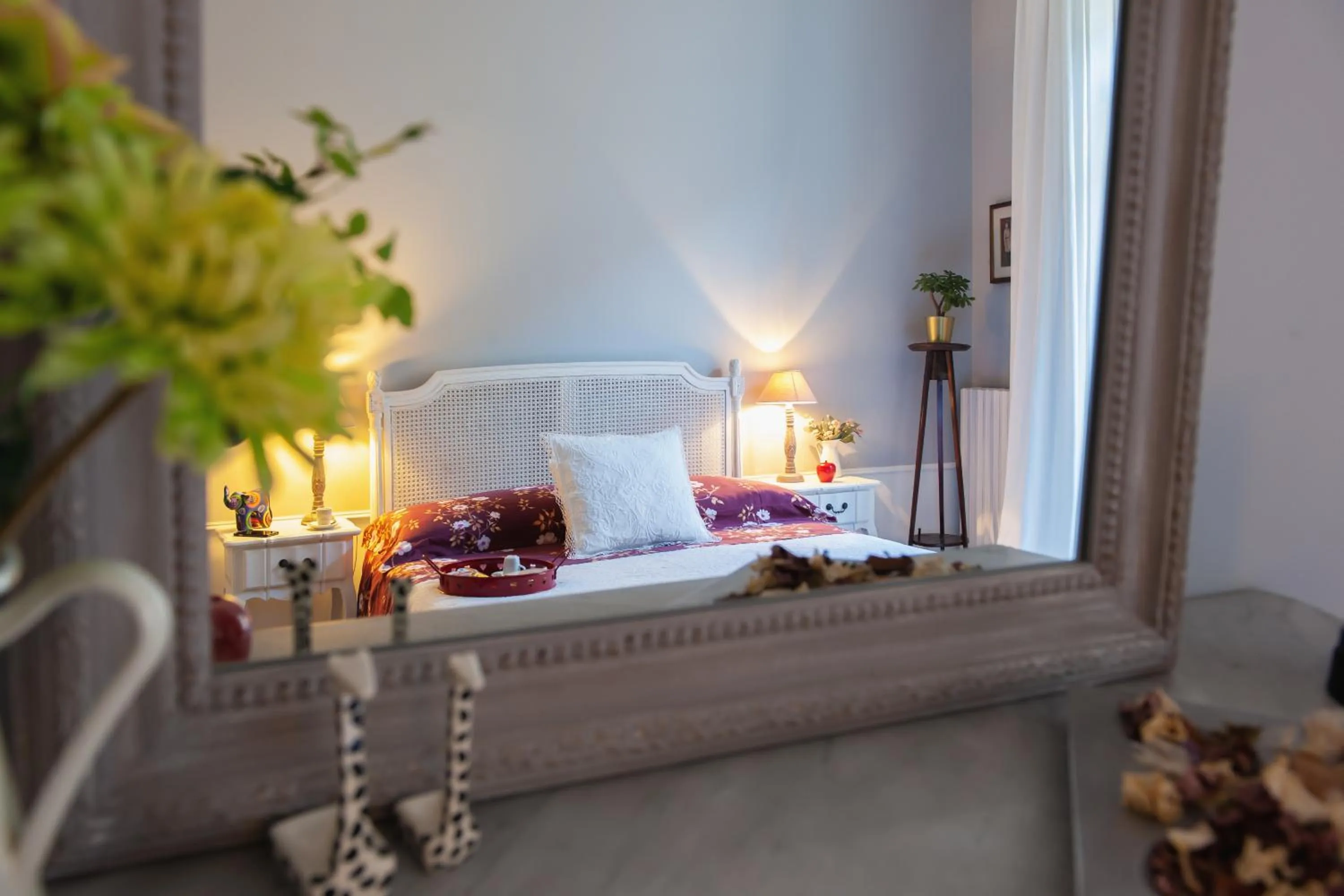 Photo of the whole room in The Place