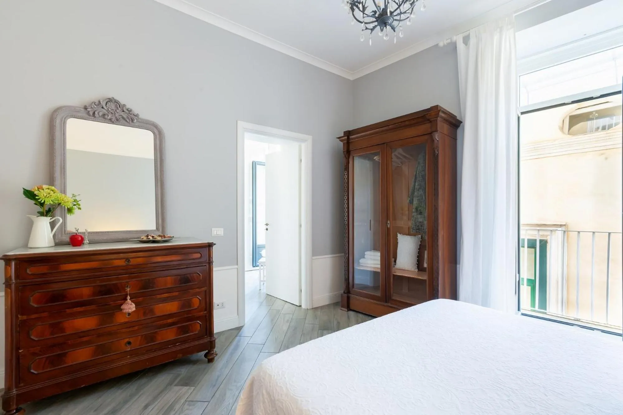 Photo of the whole room in The Place