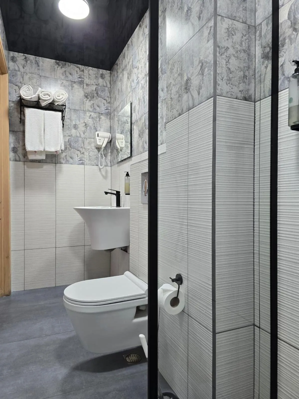 Shower in Hotel Nutsa in old Tbilisi