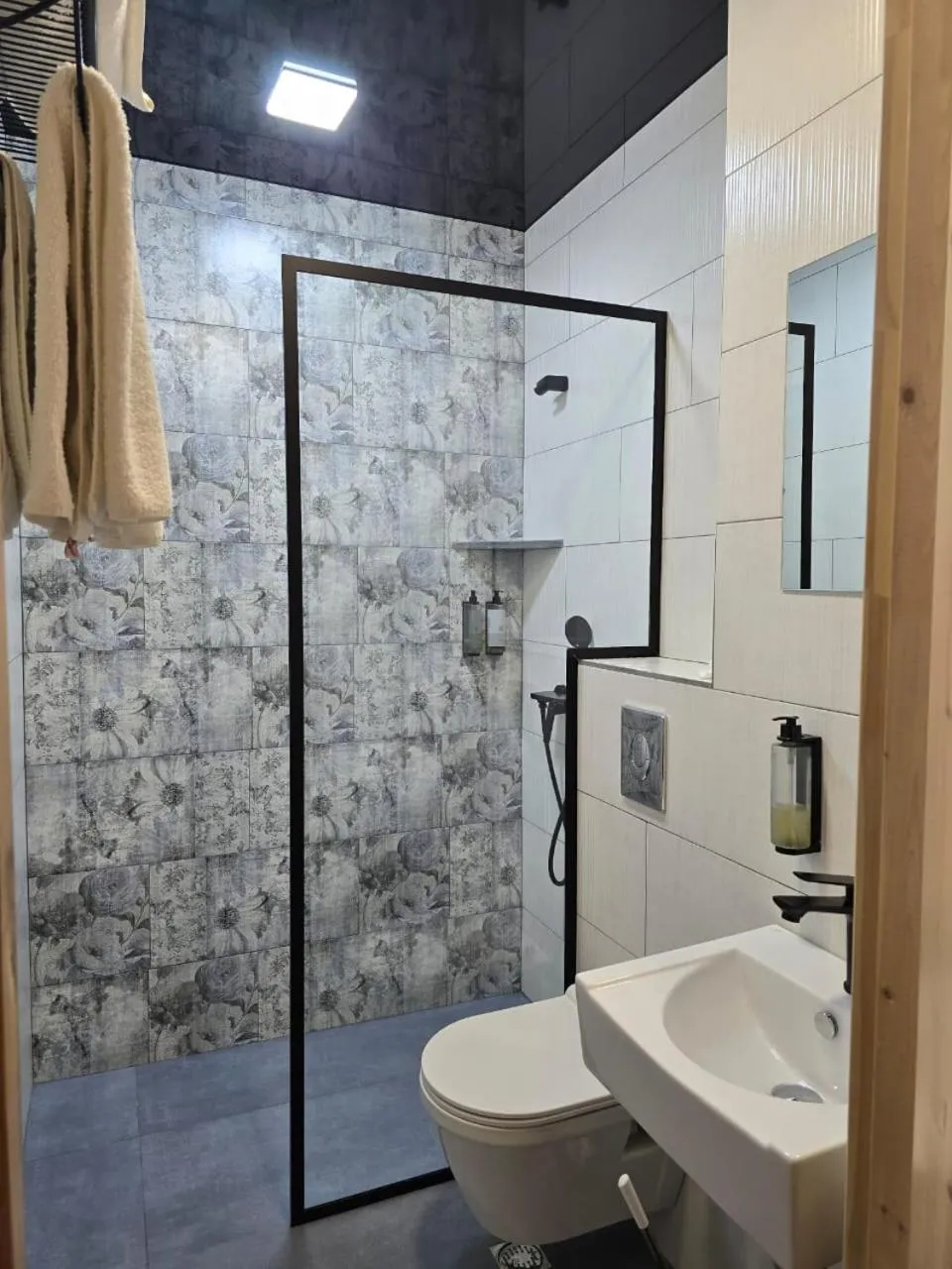 Shower in Hotel Nutsa in old Tbilisi