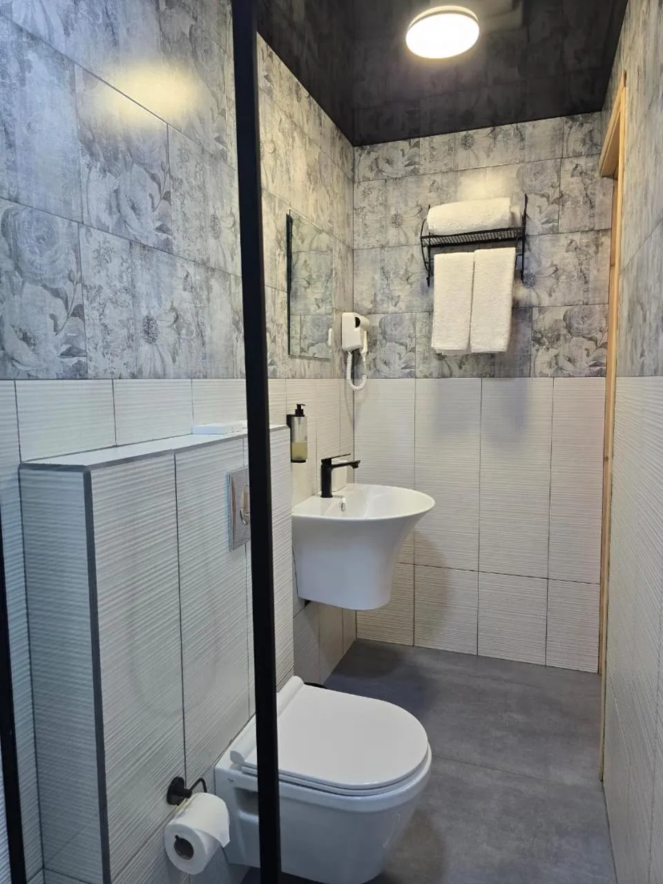 Shower in Hotel Nutsa in old Tbilisi