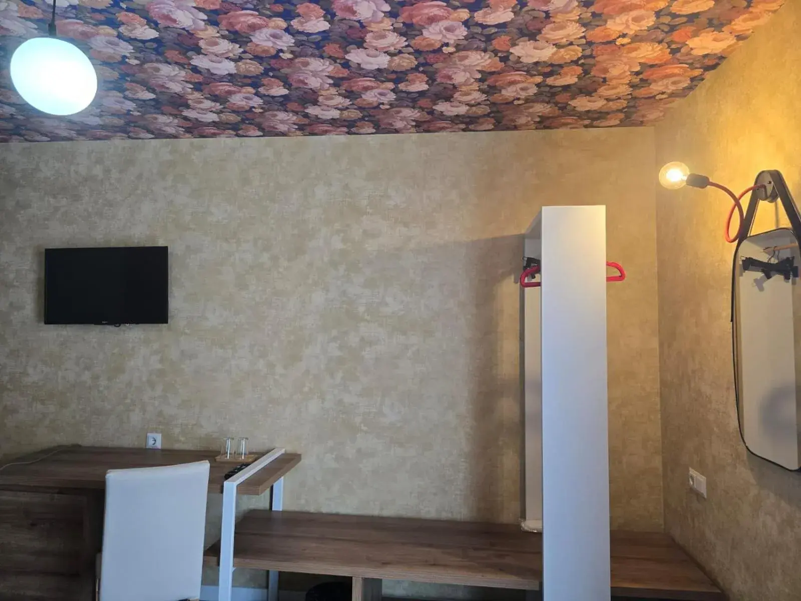 Budget Double or Twin Room in Hotel Nutsa in old Tbilisi Budget Double or Twin Room in Hotel Nutsa in old Tbilisi