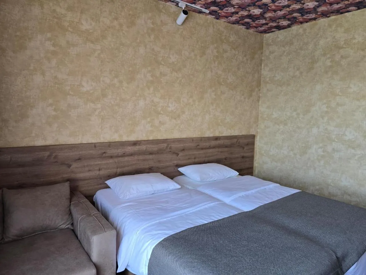 Bed in Hotel Nutsa in old Tbilisi