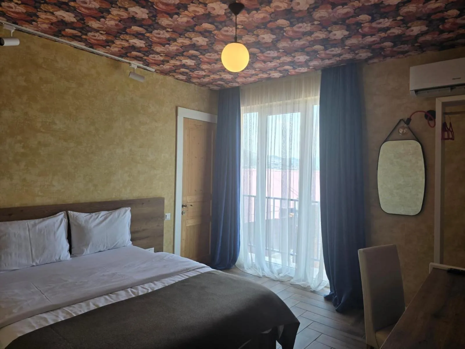 Bed in Hotel Nutsa in old Tbilisi