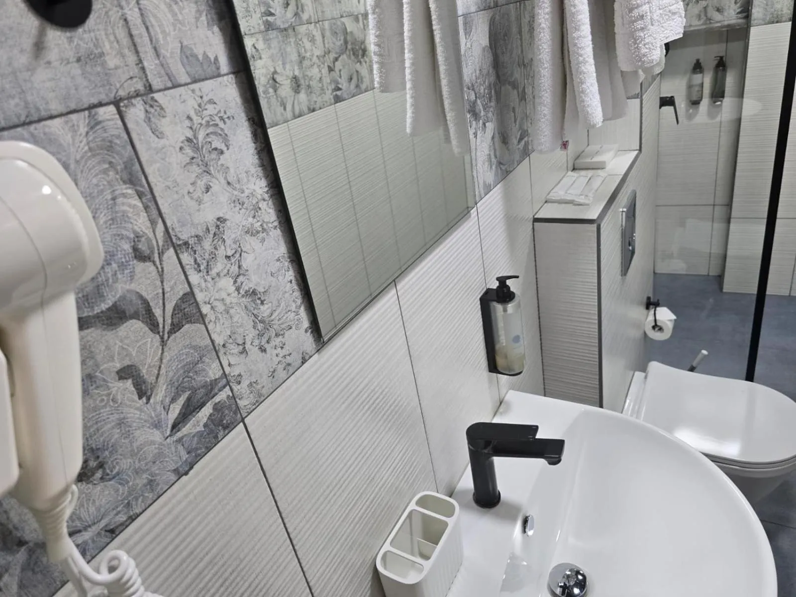 Shower in Hotel Nutsa in old Tbilisi