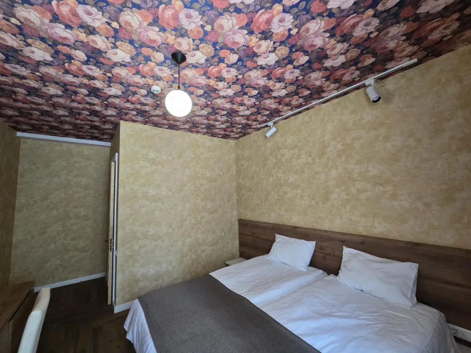 Budget Double or Twin Room in Hotel Nutsa in old Tbilisi Budget Double or Twin Room in Hotel Nutsa in old Tbilisi