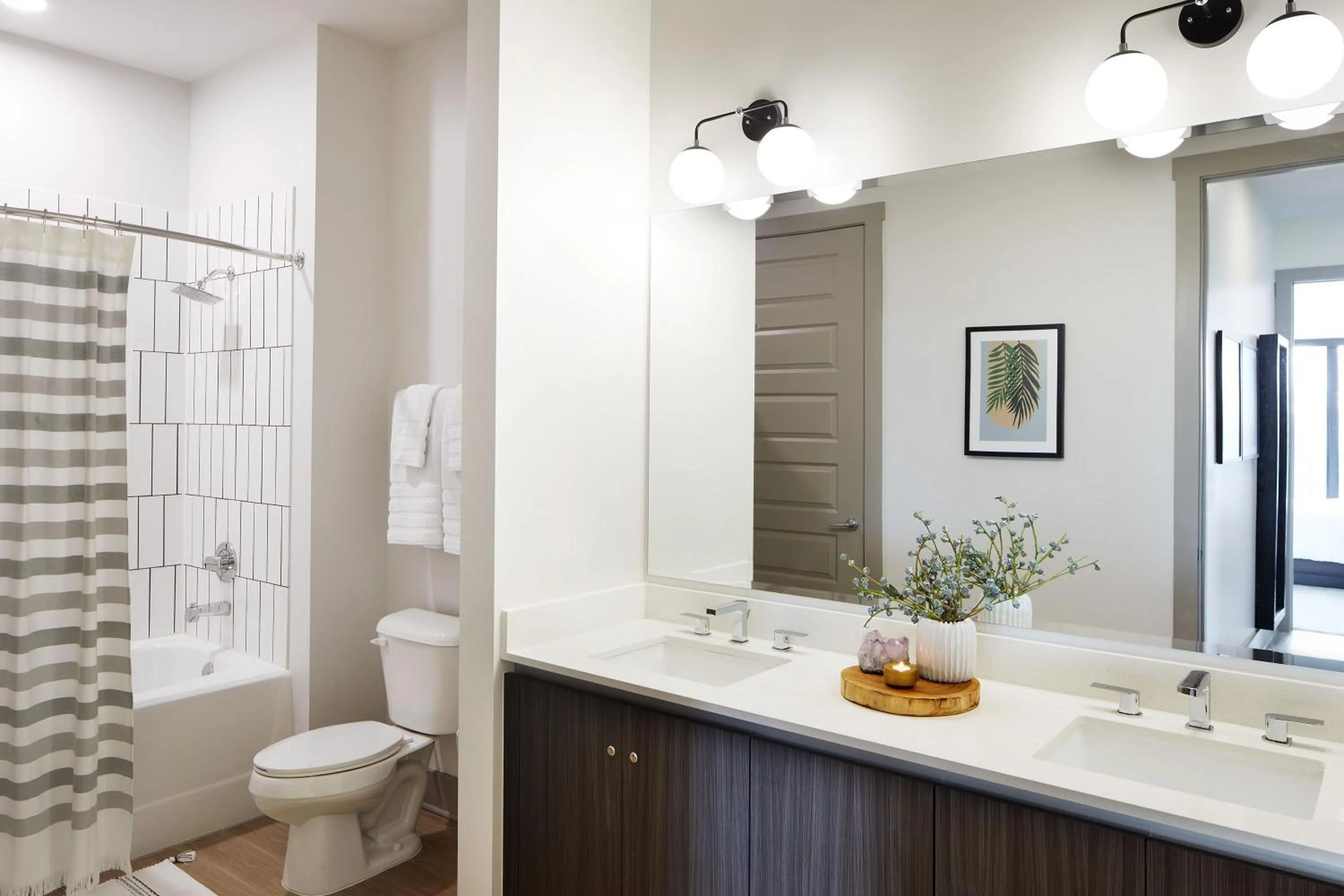 Shower in Sentral West Midtown at Star Metals