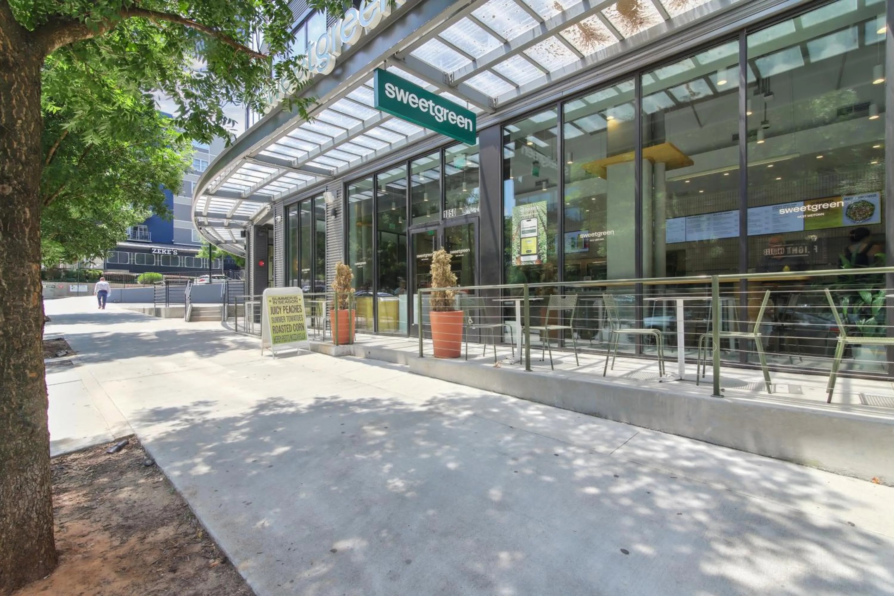 Restaurant/places to eat in Sentral West Midtown at Star Metals