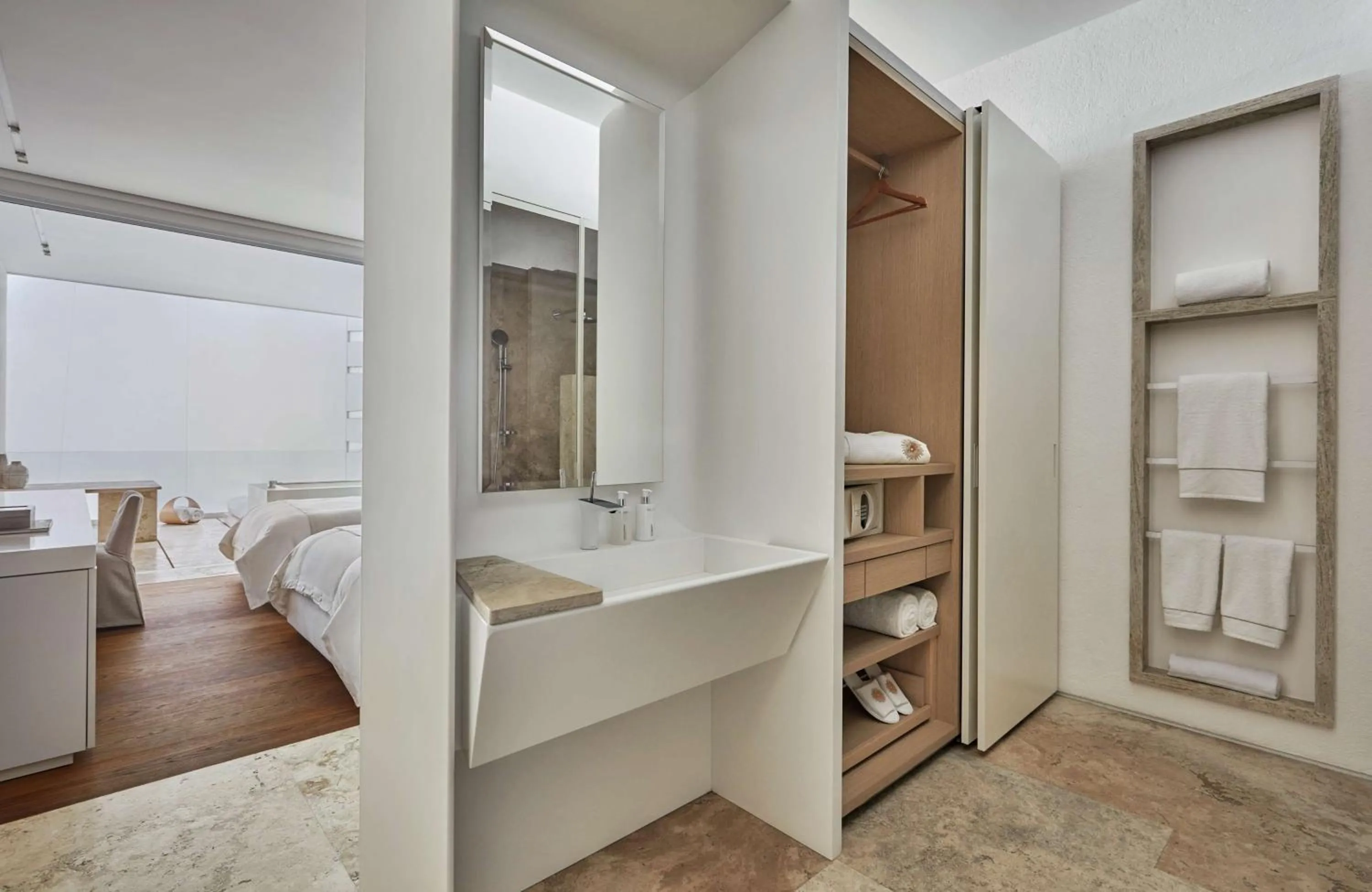 Photo of the whole room, Bed in Viceroy Los Cabos