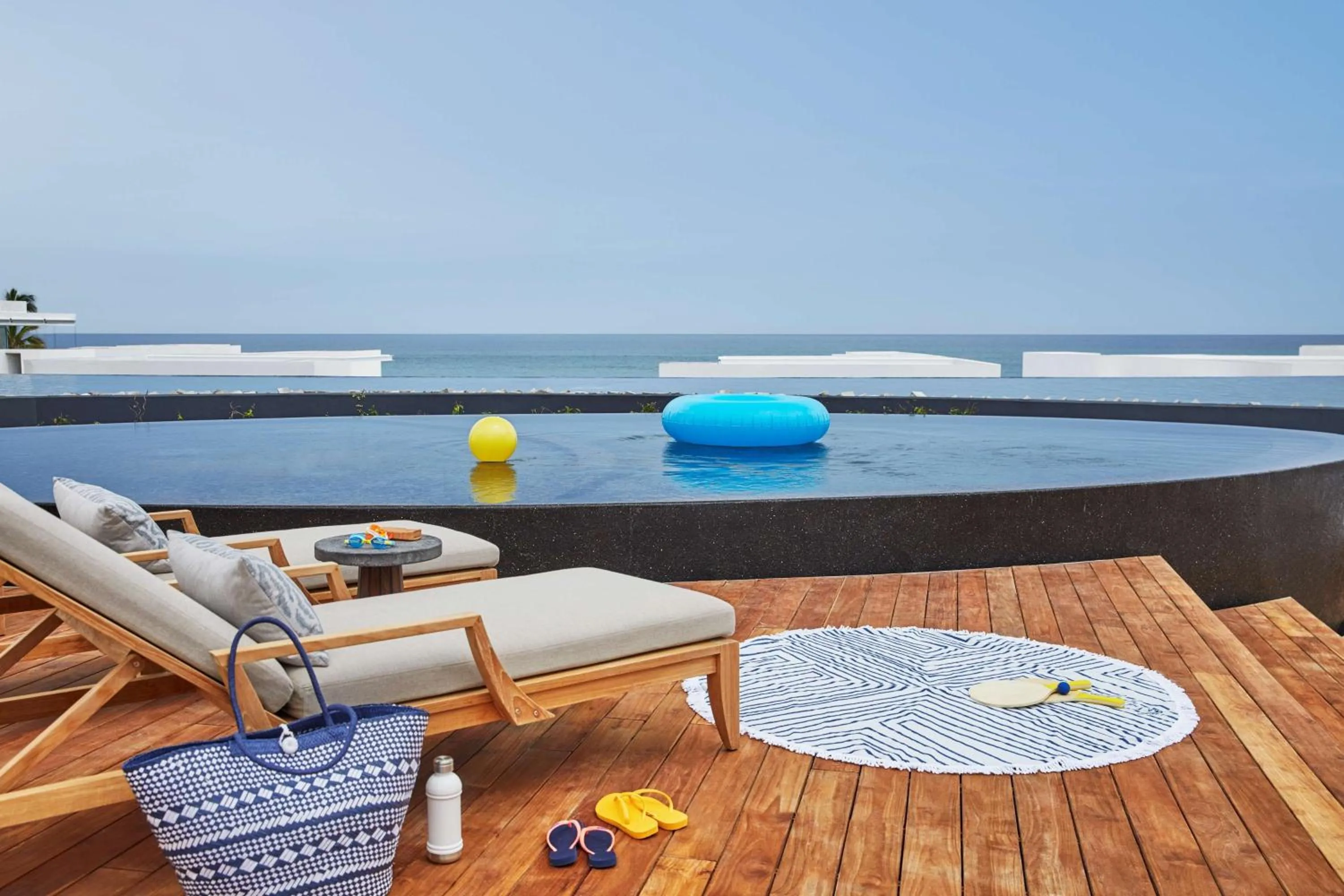 Swimming pool in Viceroy Los Cabos