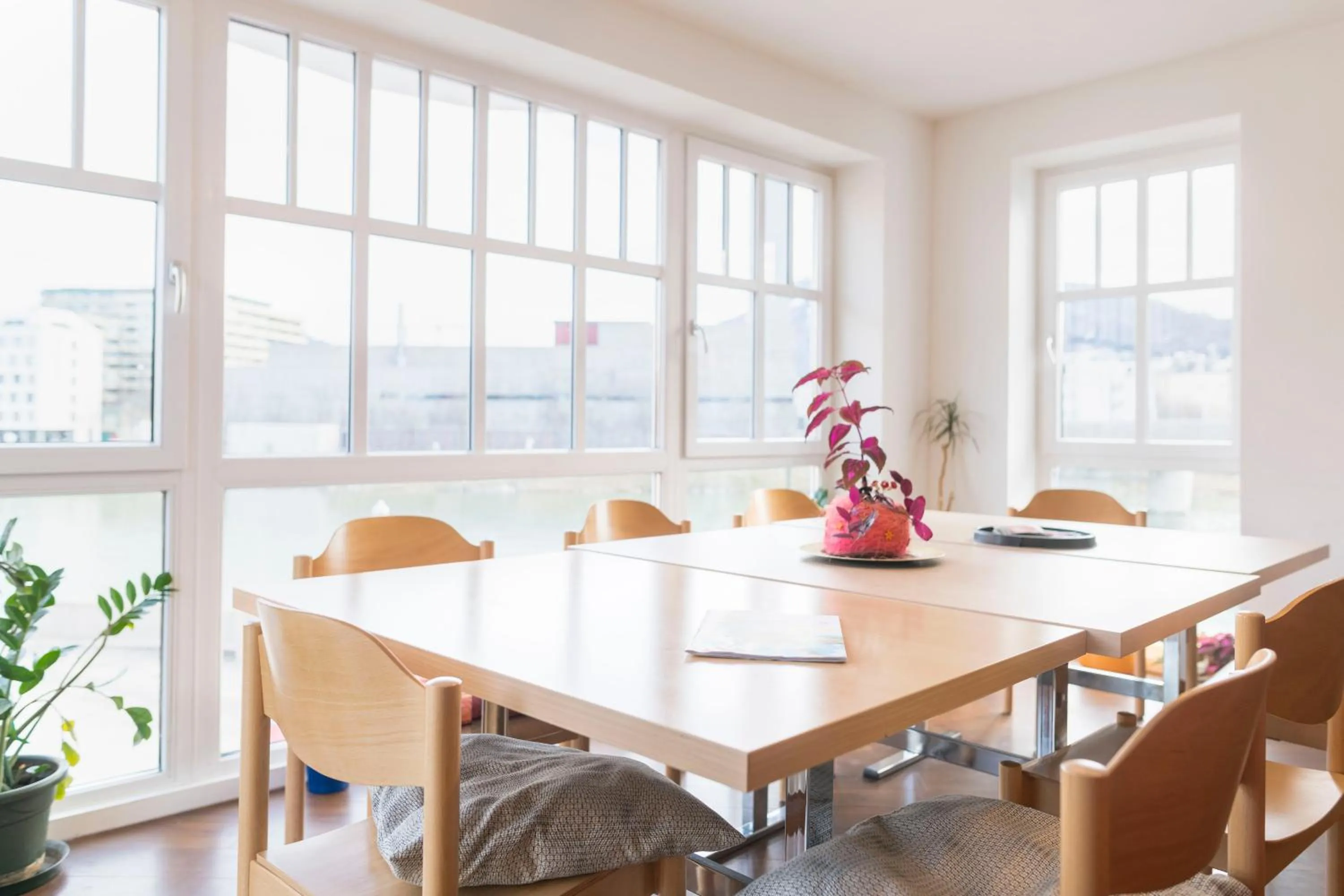 Communal lounge/ TV room in myNext - Riverside Hotel Salzburg