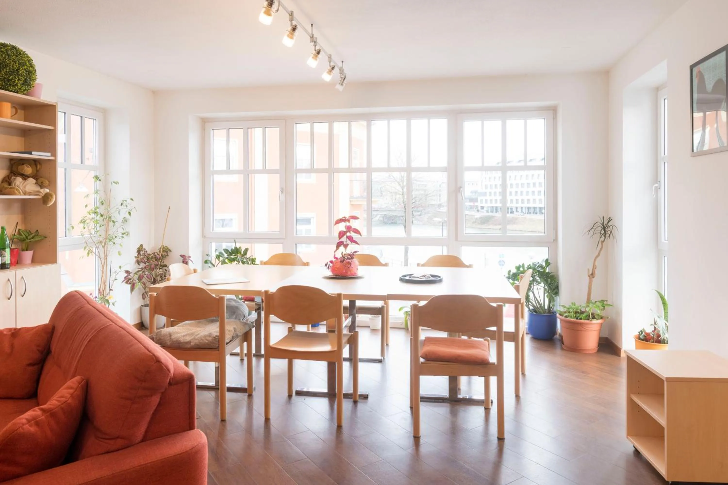 Communal lounge/ TV room in myNext - Riverside Hotel Salzburg