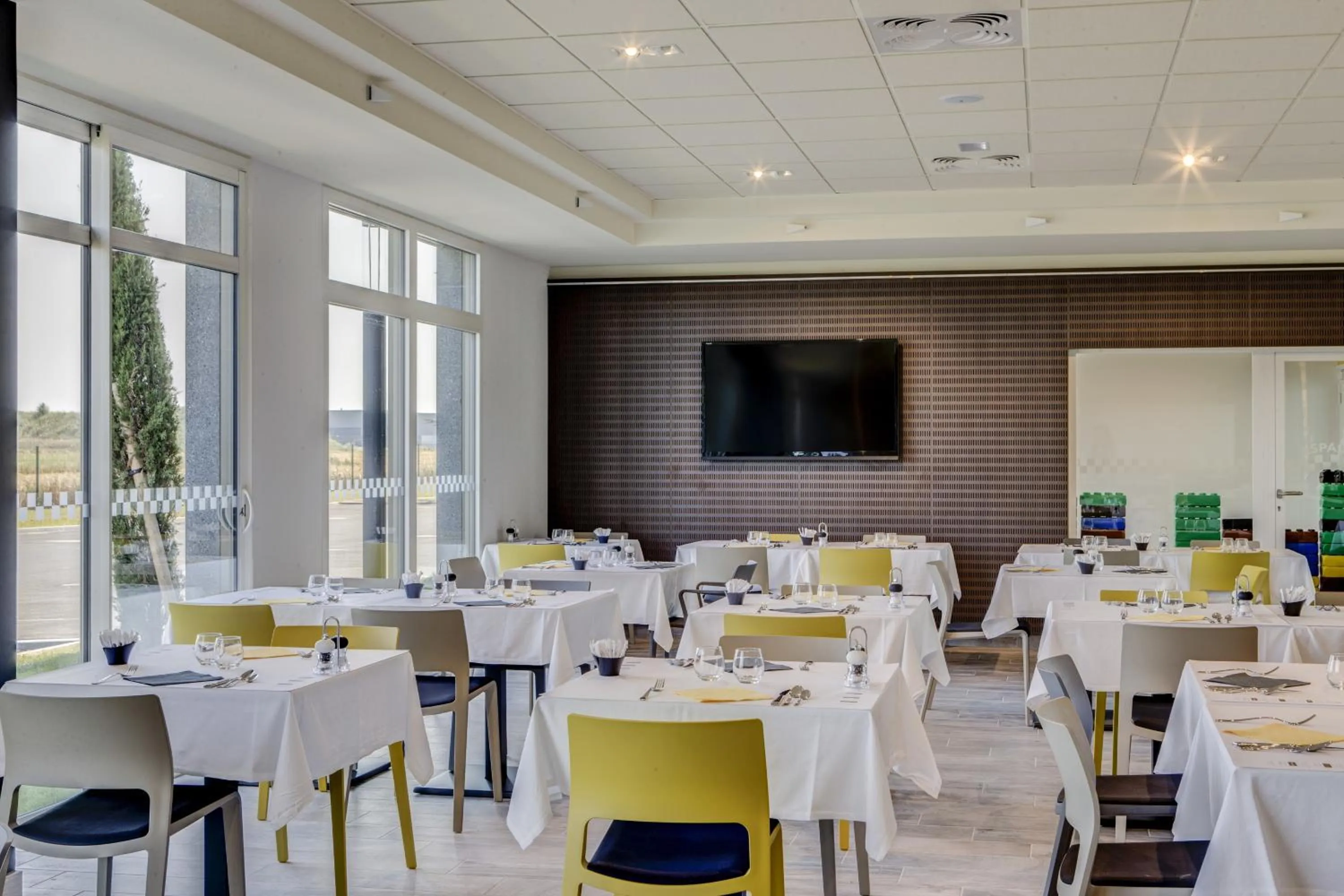 Restaurant/places to eat in Hotel ParKest