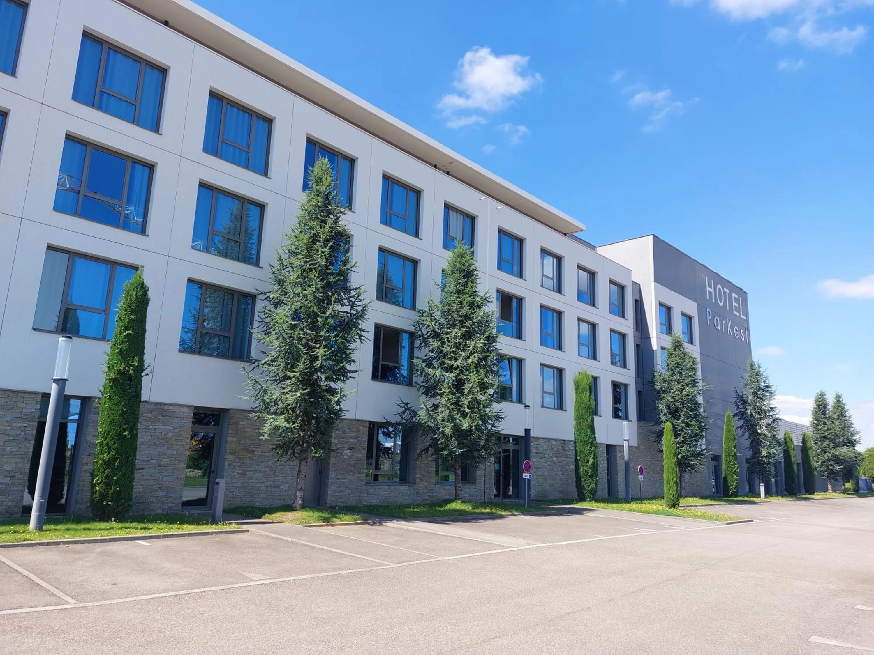 Property building in Hotel ParKest