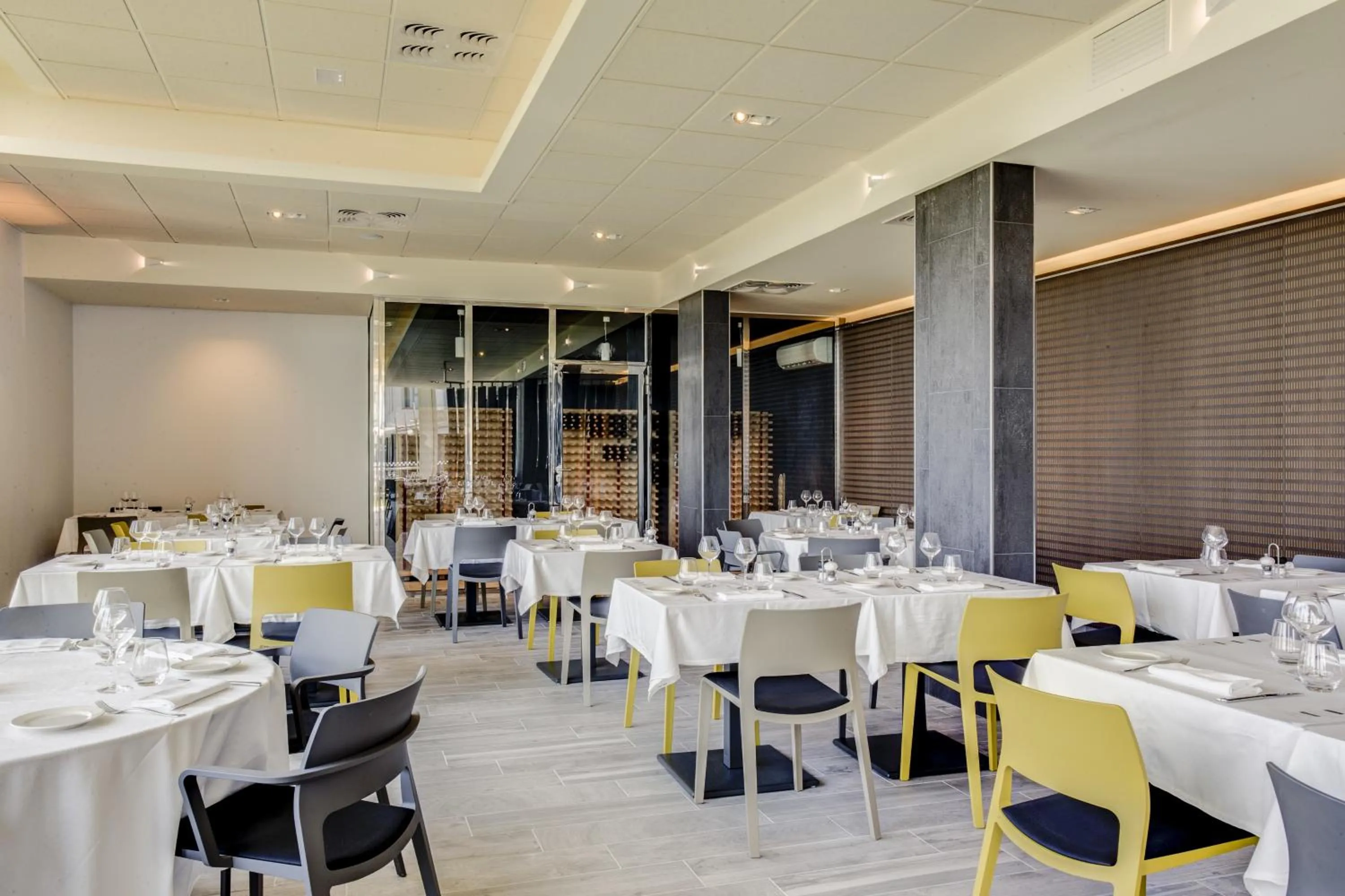 Restaurant/places to eat in Hotel ParKest