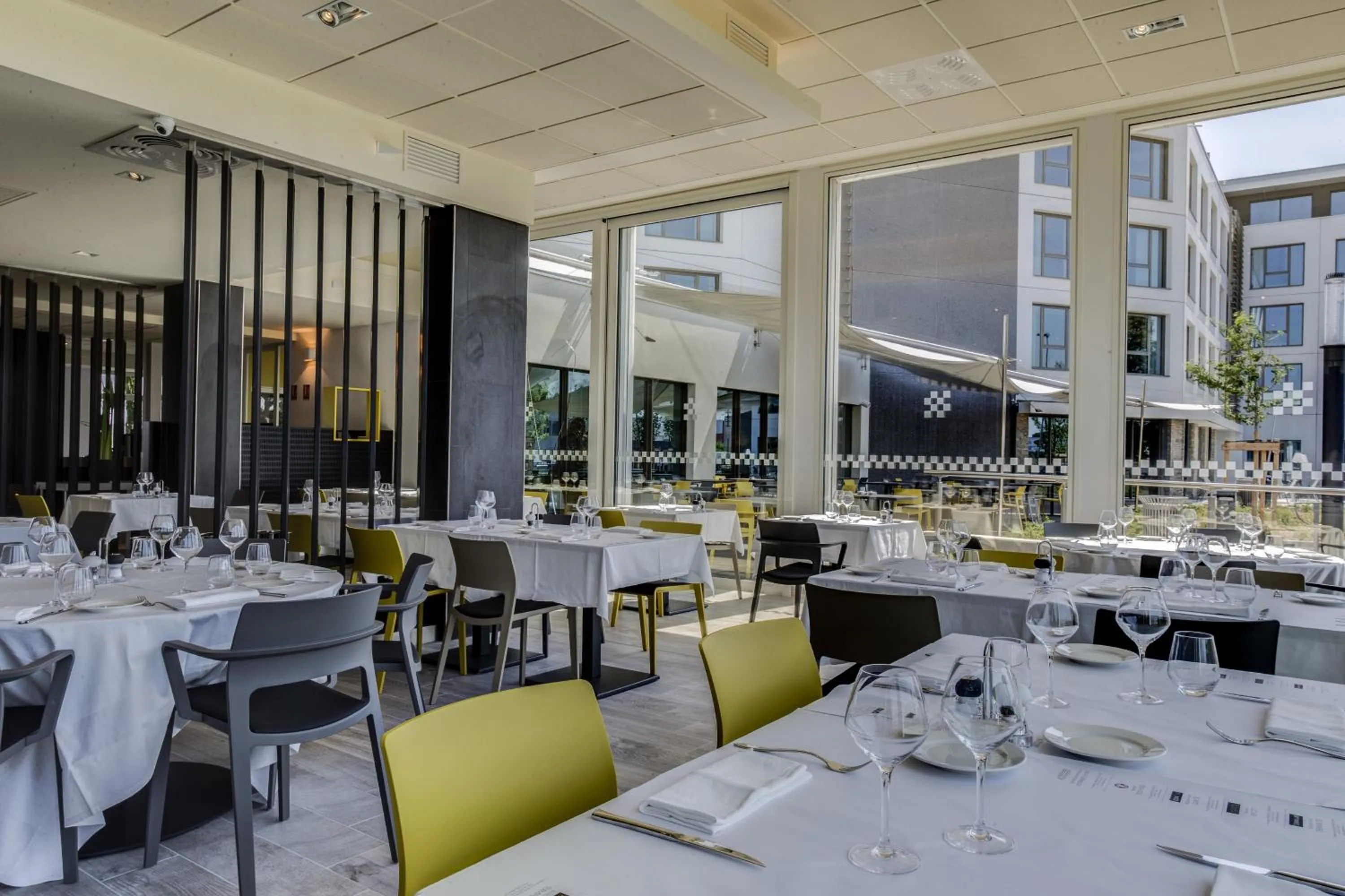 Restaurant/places to eat in Hotel ParKest