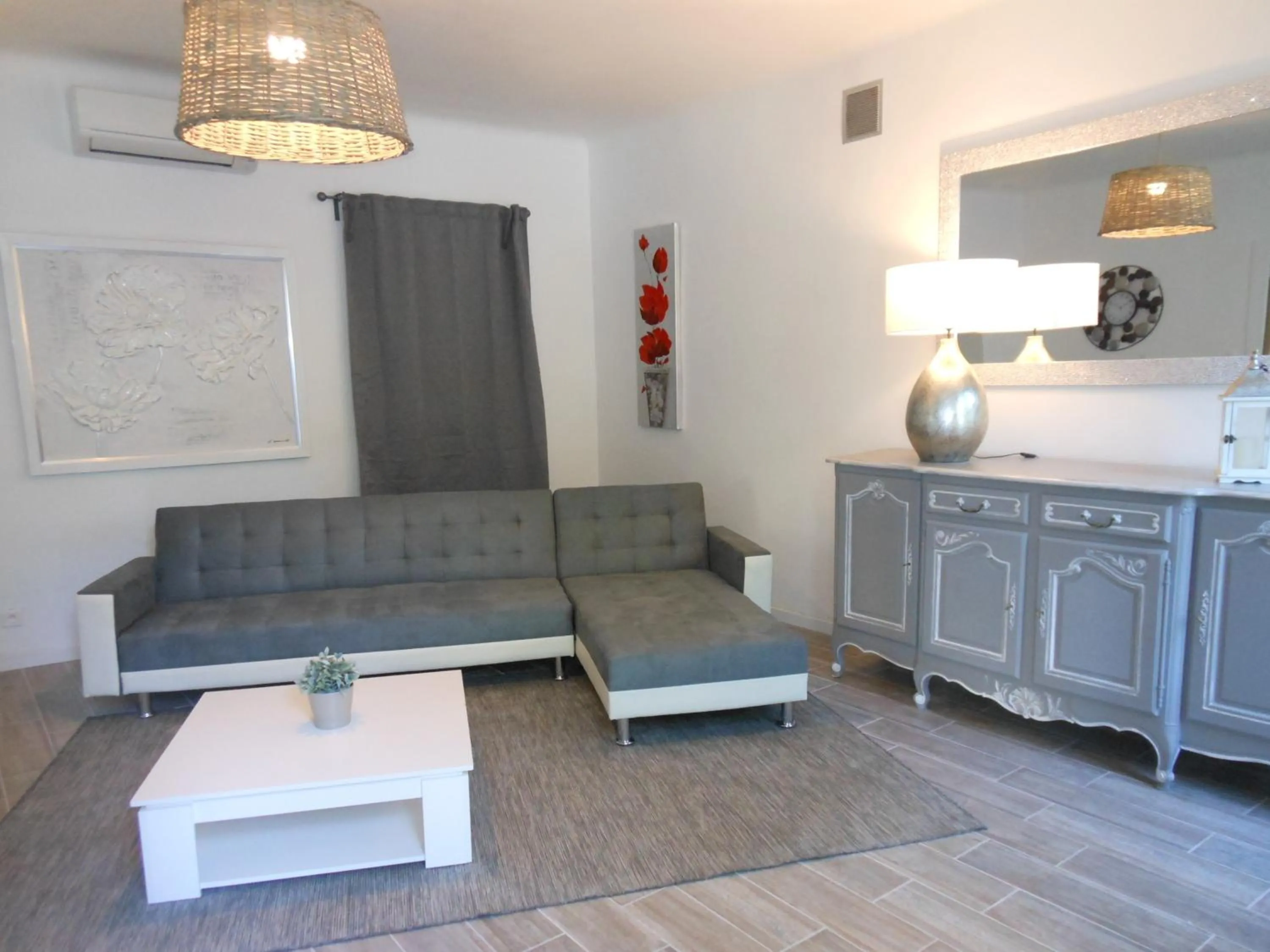 Superior One-Bedroom Apartment with Terrace (5 Adults) - Gariguette in Bastide De La Lézardière