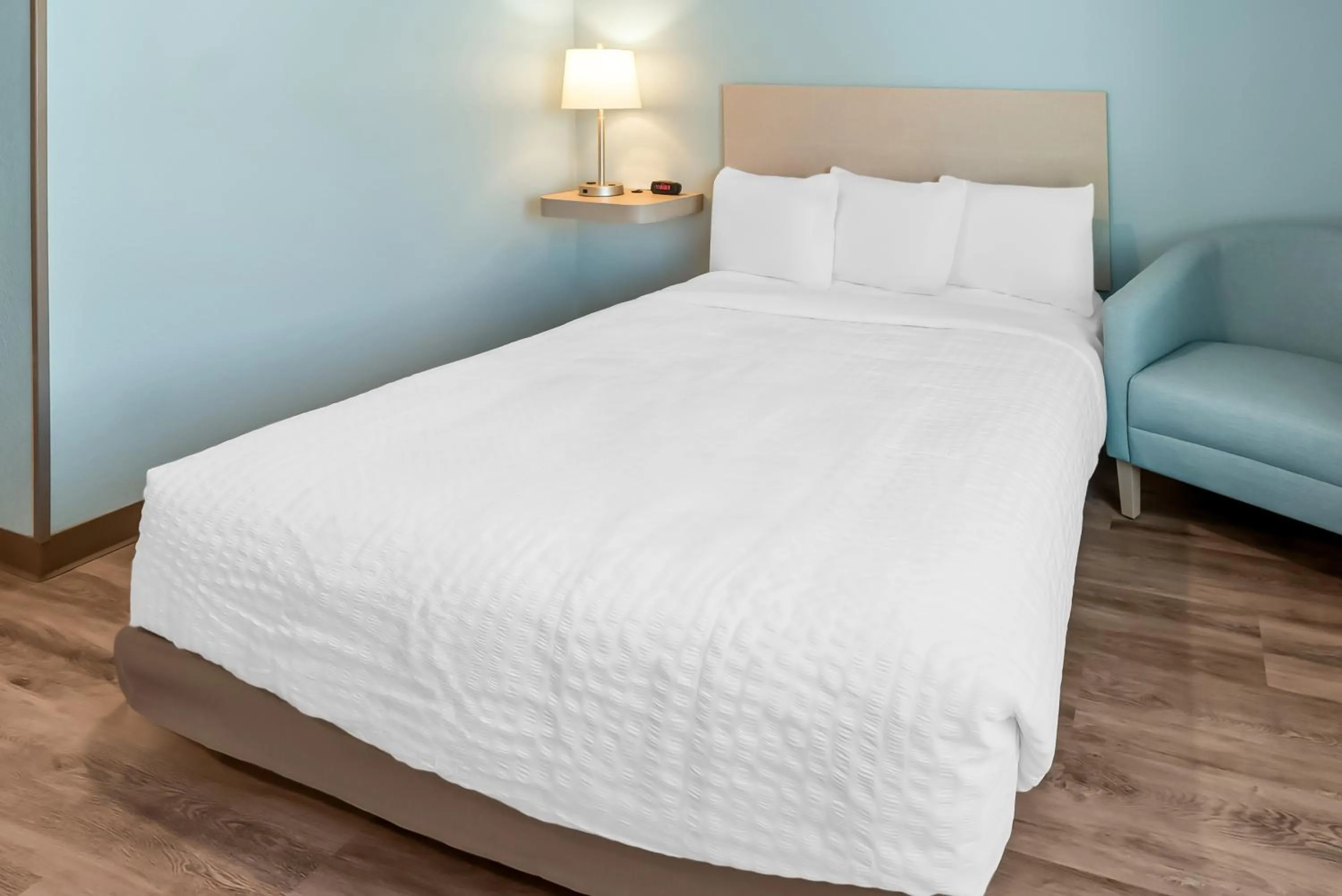 Efficiency Queen Room with Roll-In Shower - Disability Access/Non Smoking in WoodSpring Suites Greenville Airport