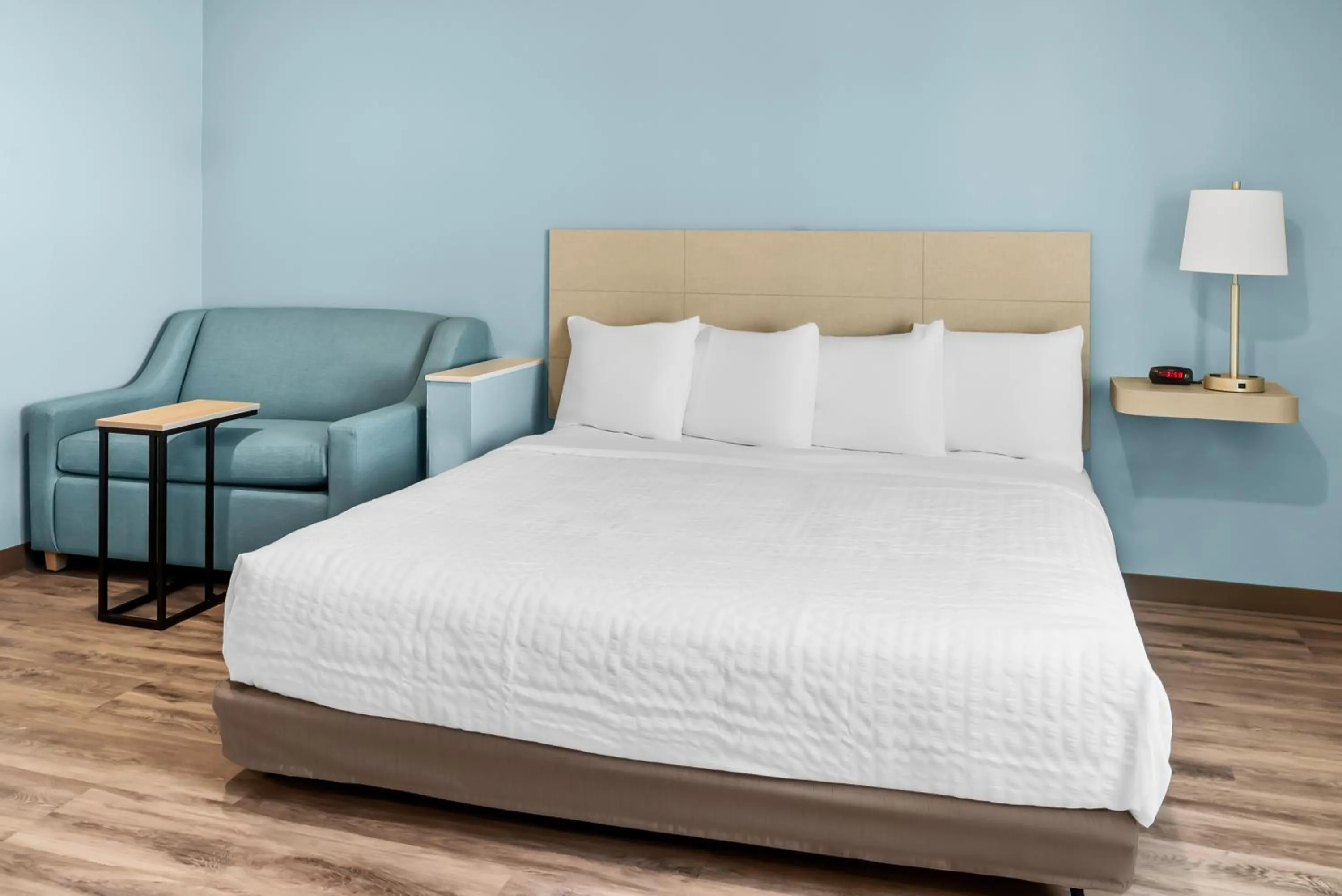 Efficiency King Room with Roll-In Shower - Disability Access/Non Smoking in WoodSpring Suites Greenville Airport