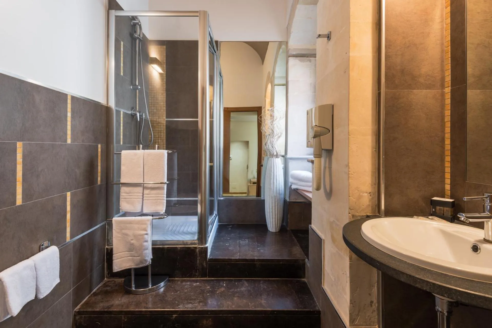 Bathroom in Hotel Vittorio Veneto