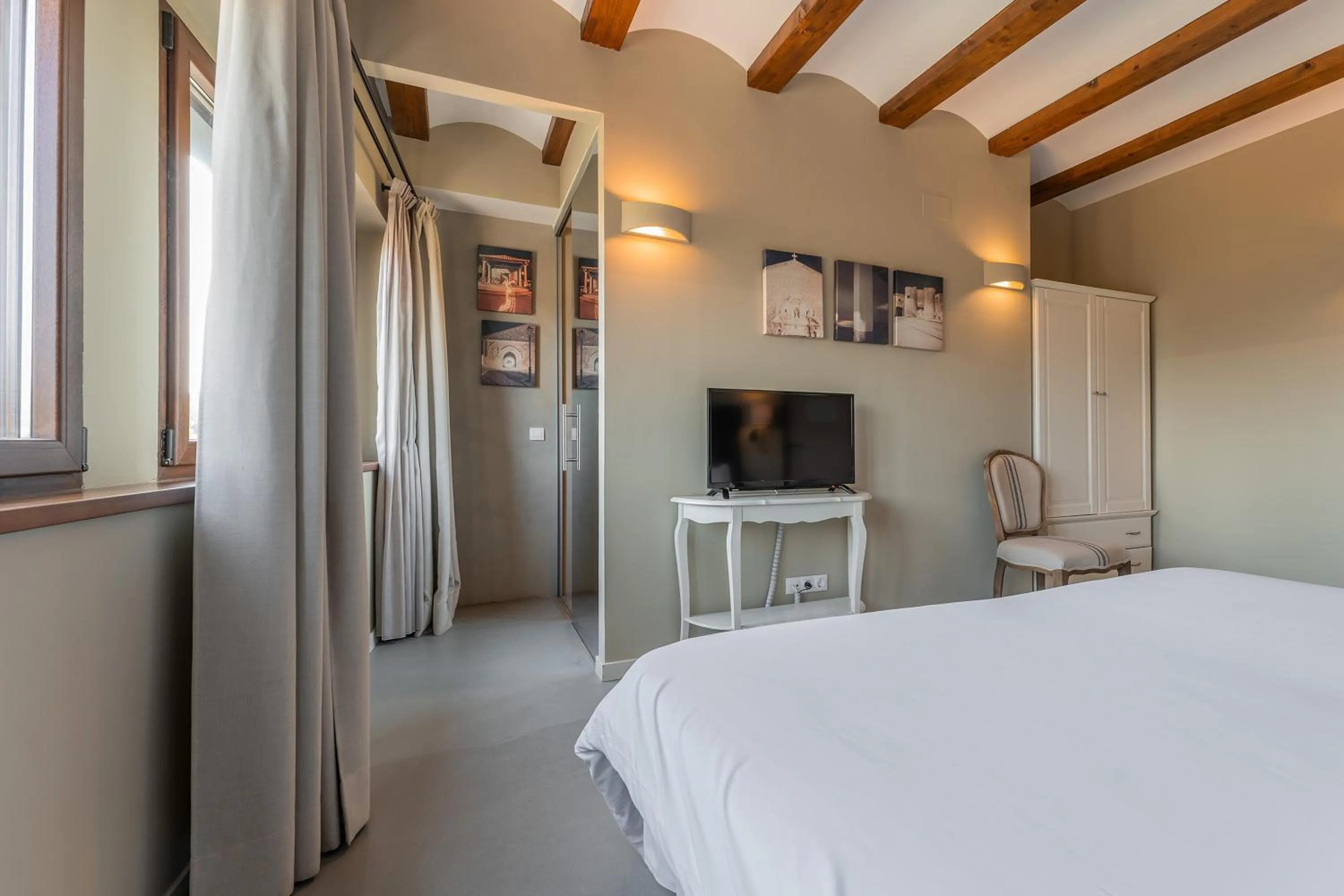 Photo of the whole room, Bed in Hotel Mas De Cebrian