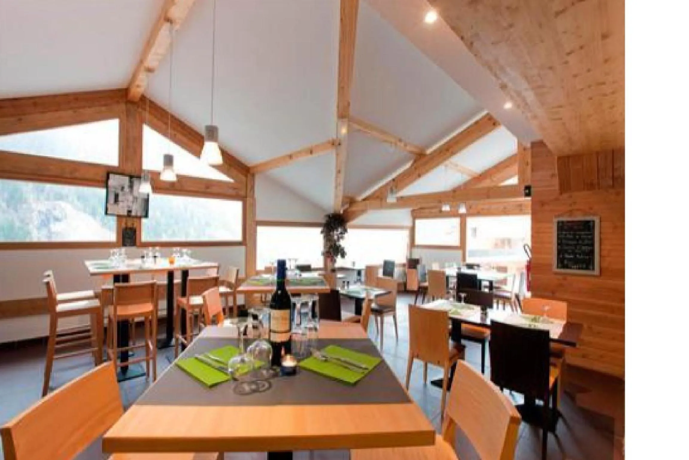 Restaurant/places to eat in Résidence Orelle 3 vallées by AltiResid