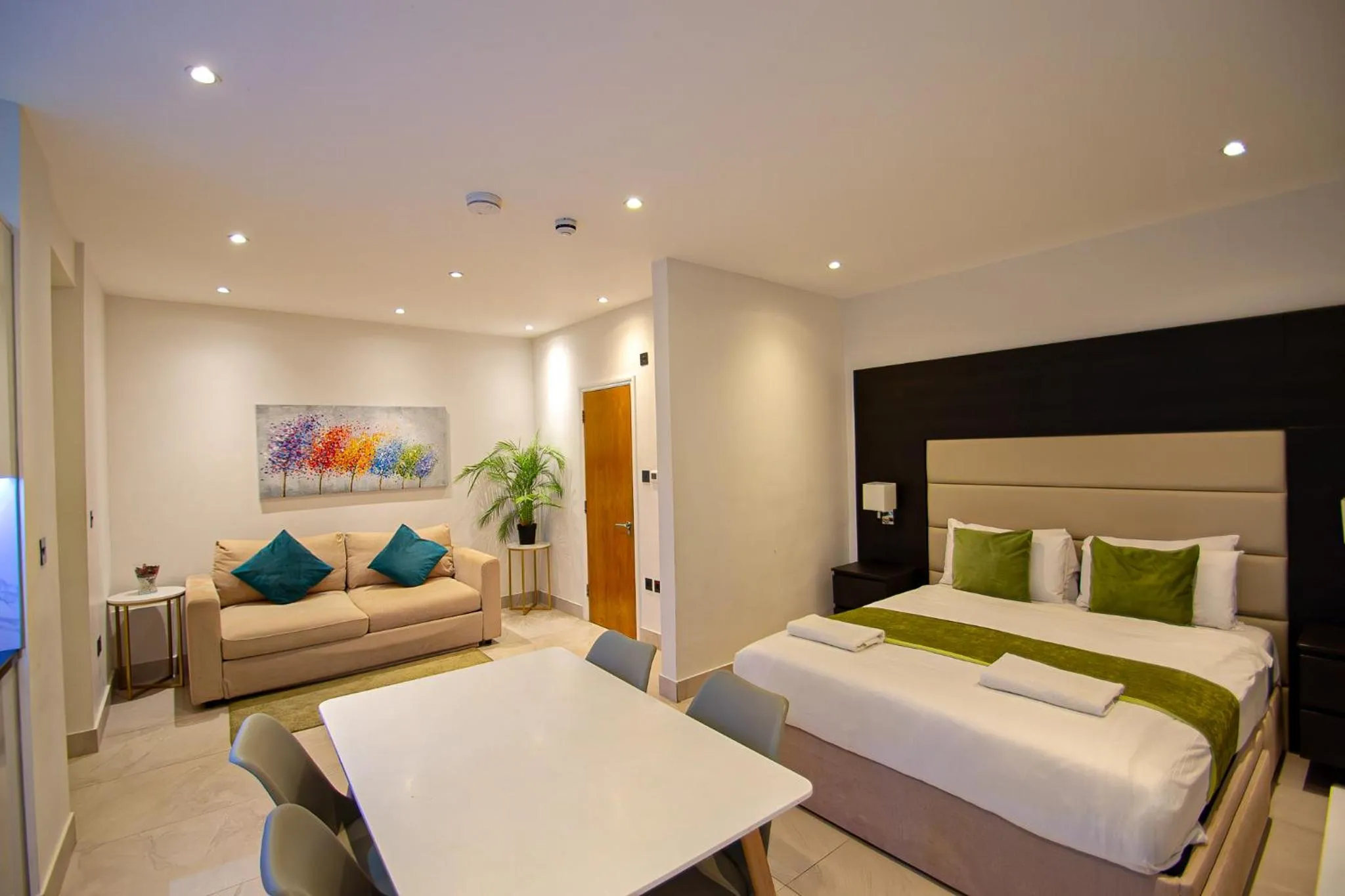 Bed in Hyde Park Superior Apartments