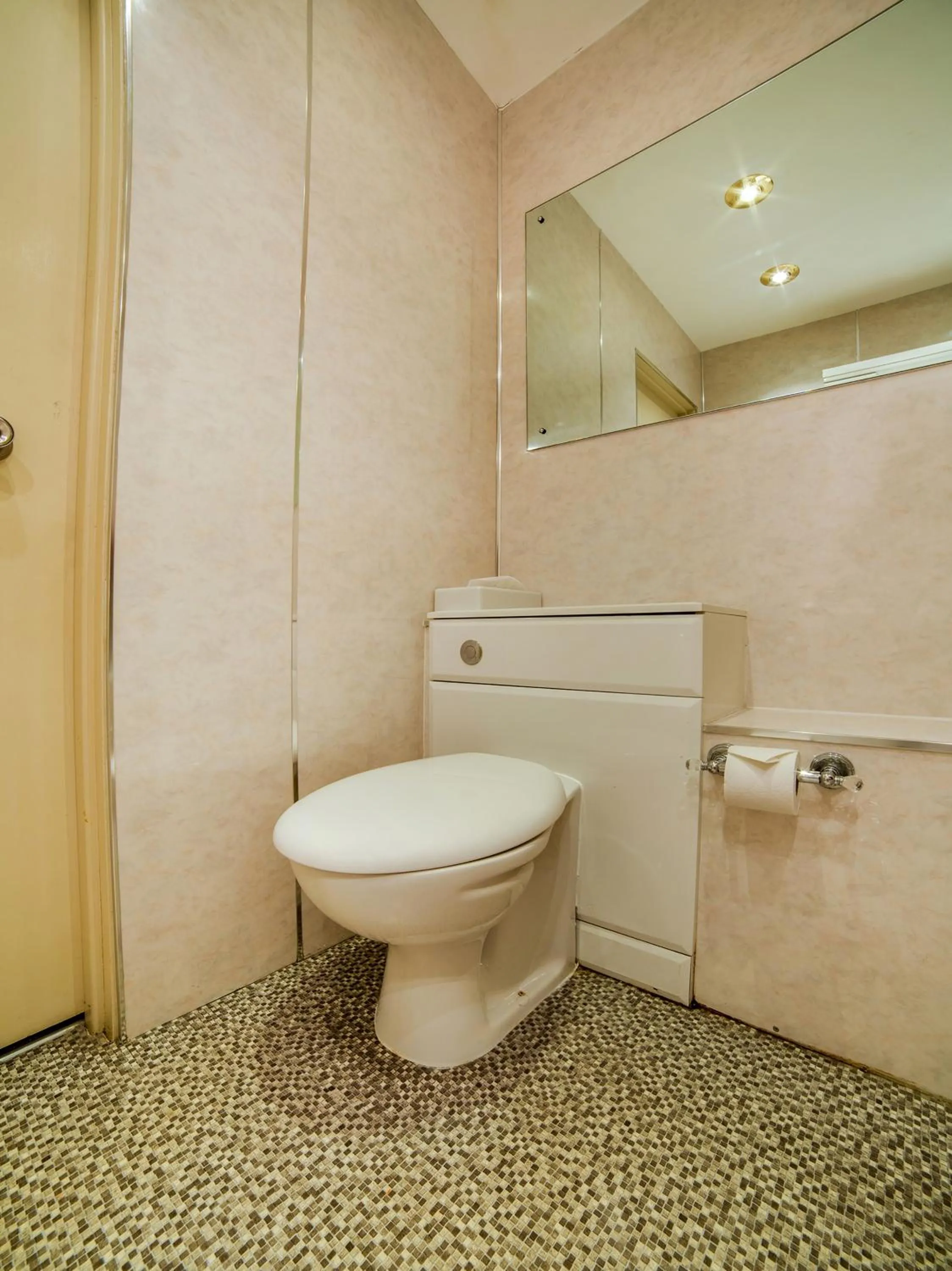 Bathroom in Brentwood Aberdeen City Centre near Union Street