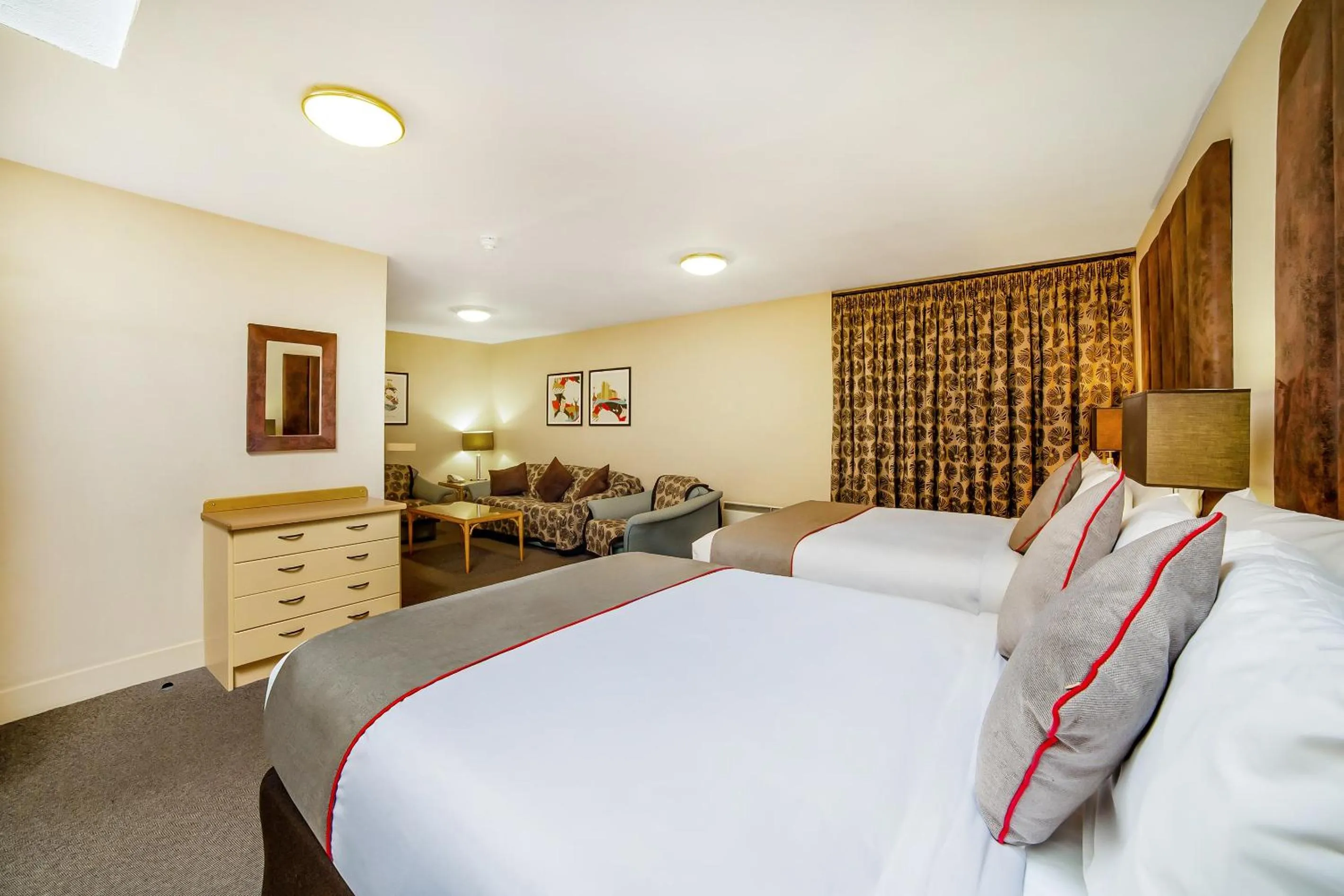 Bedroom, Bed in Brentwood Aberdeen City Centre near Union Street