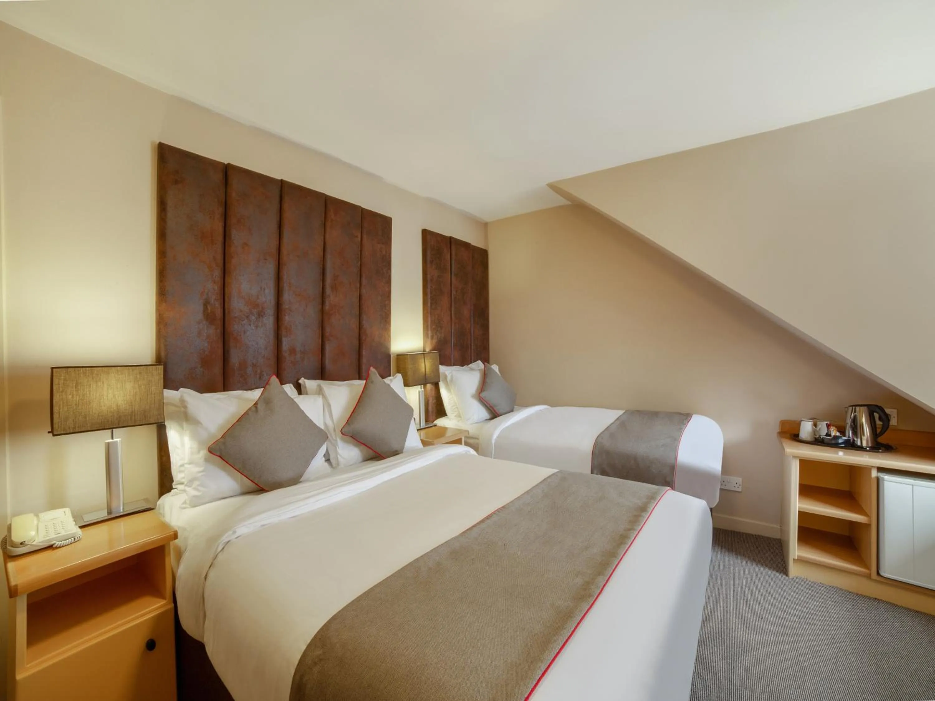 Bedroom, Bed in Brentwood Aberdeen City Centre near Union Street