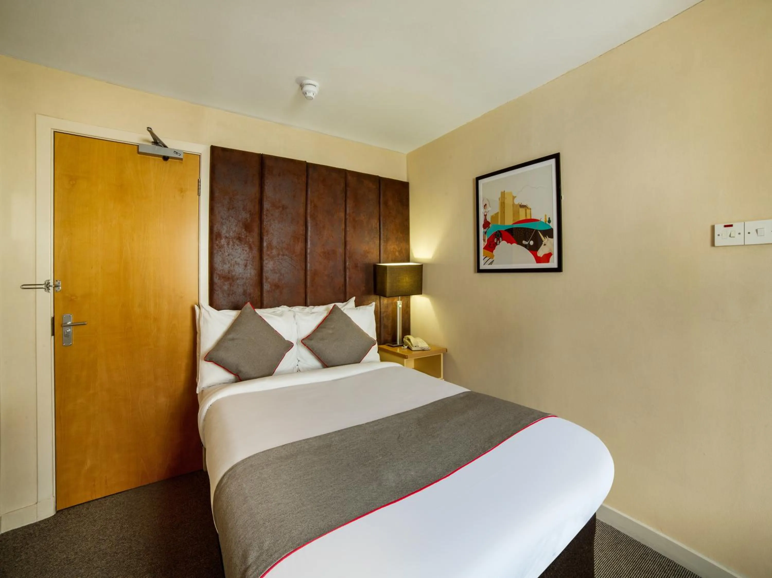 Bedroom, Bed in Brentwood Aberdeen City Centre near Union Street