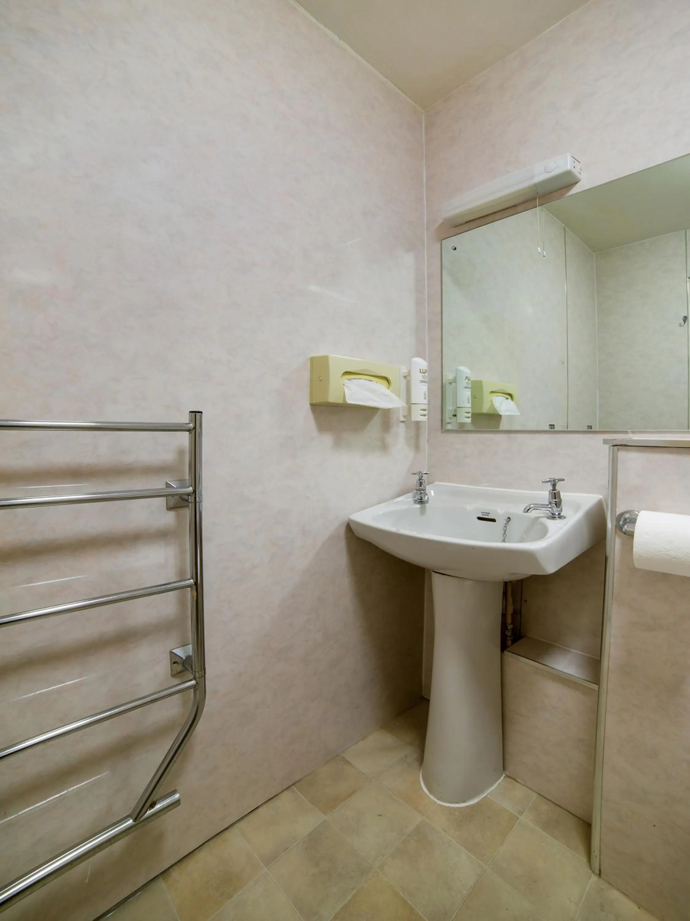 Bathroom in Brentwood Aberdeen City Centre near Union Street