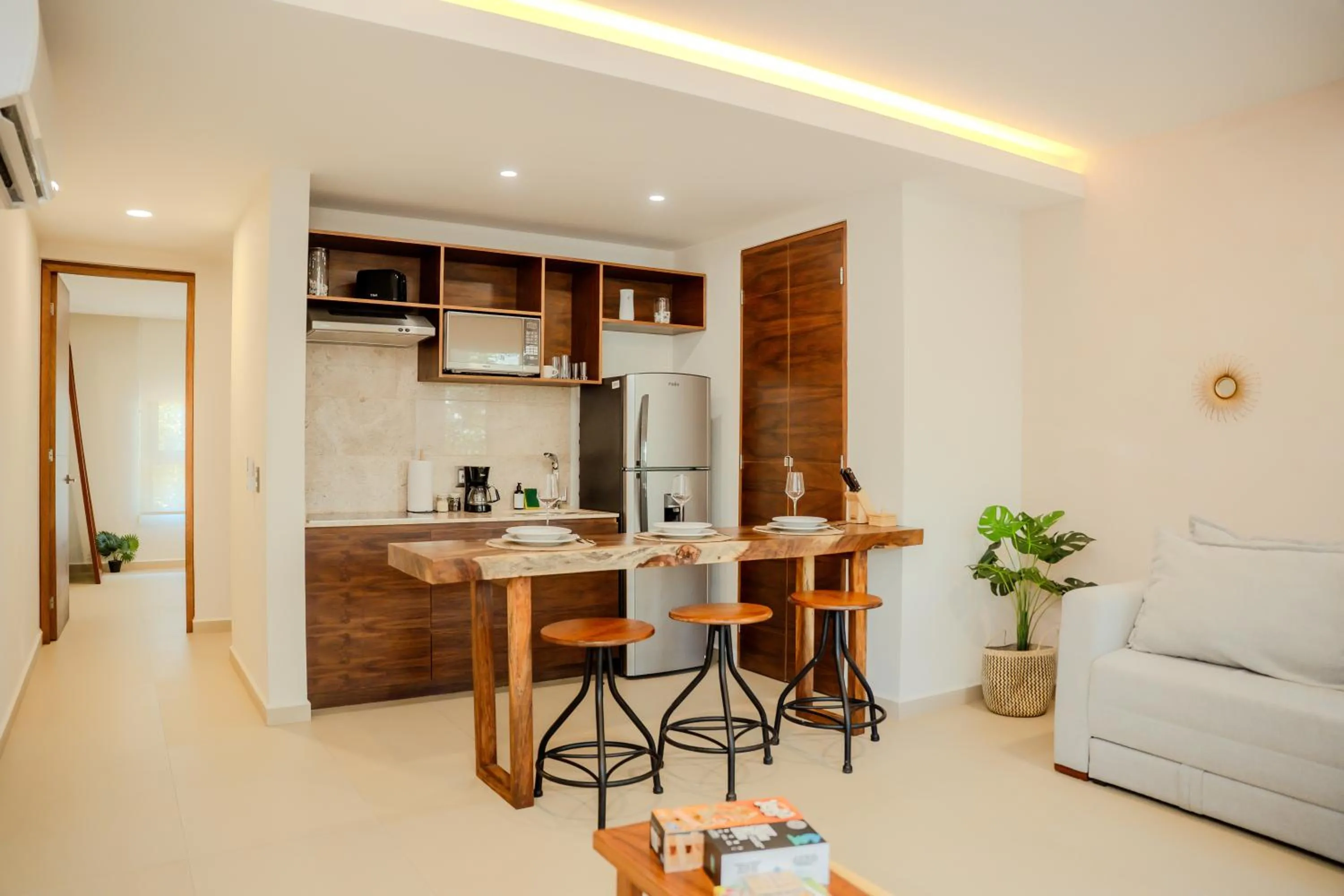 Dining area in The Garden Residences by Casago