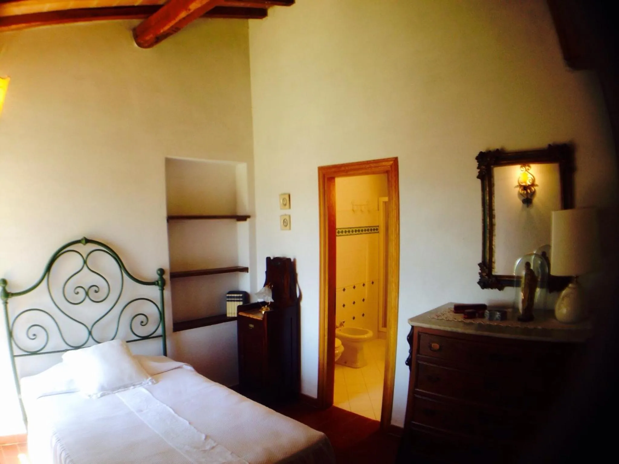 Photo of the whole room, Bed in Residenza Santa Maria In Borraccia