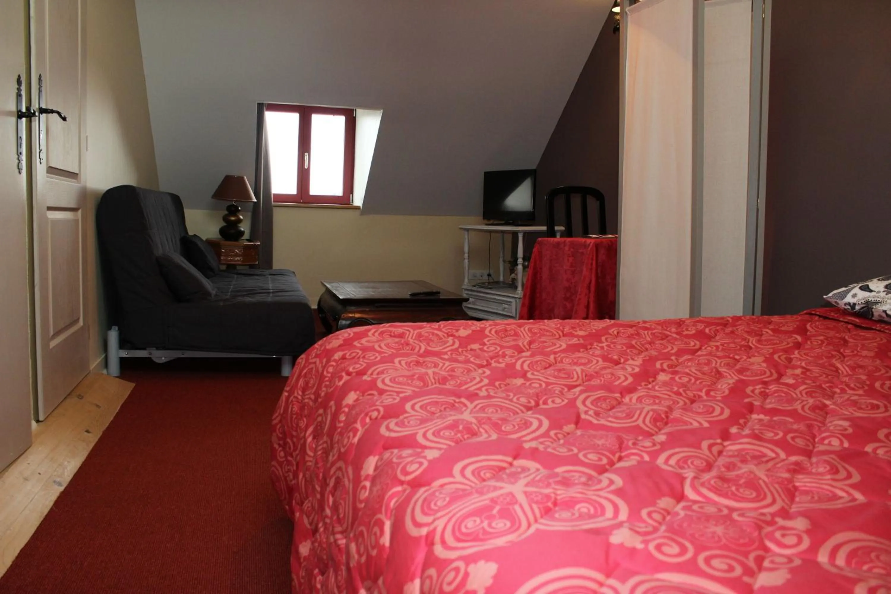 Lounge or bar, Bed in Le Fauverney Lodge