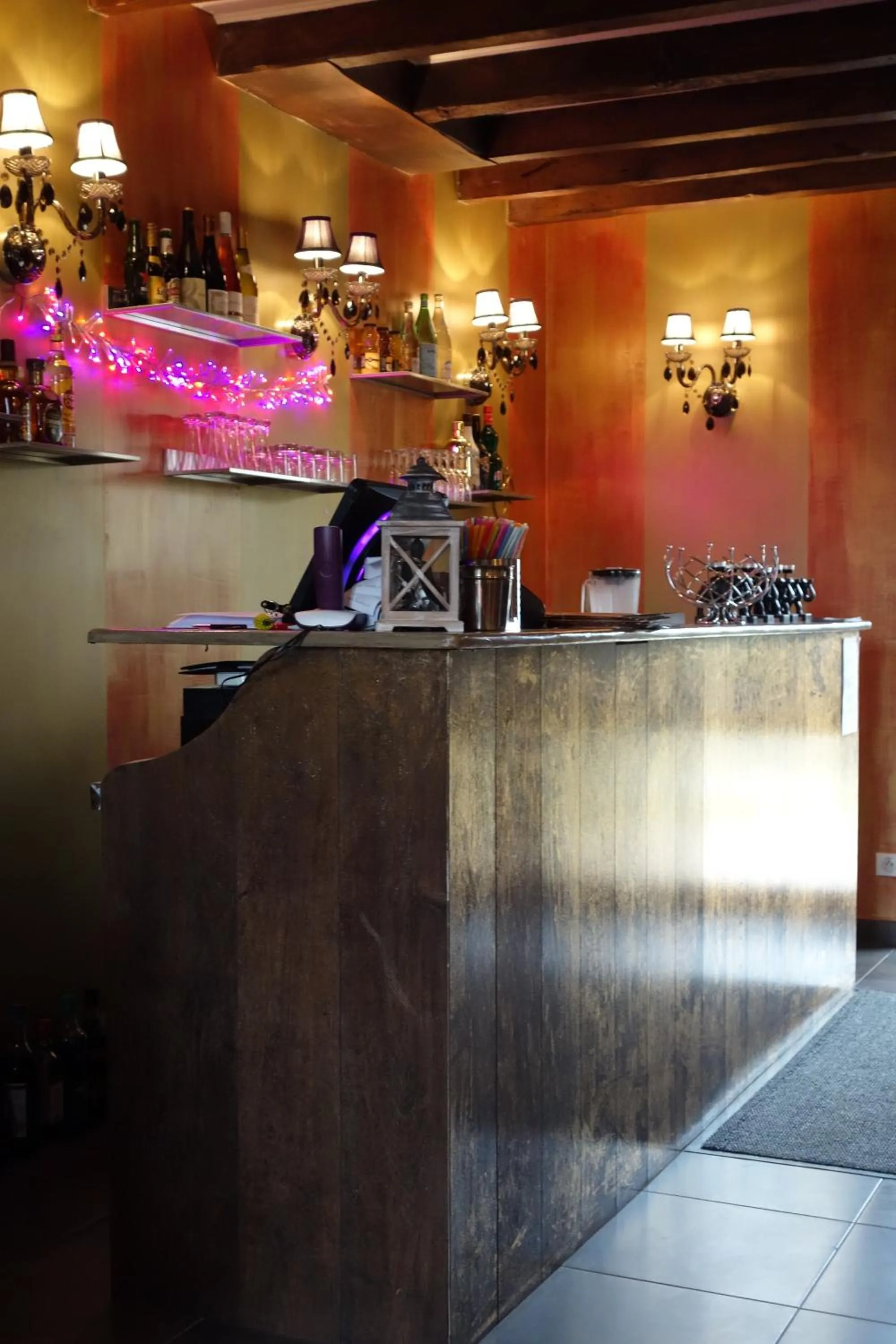 Lounge or bar in Le Fauverney Lodge