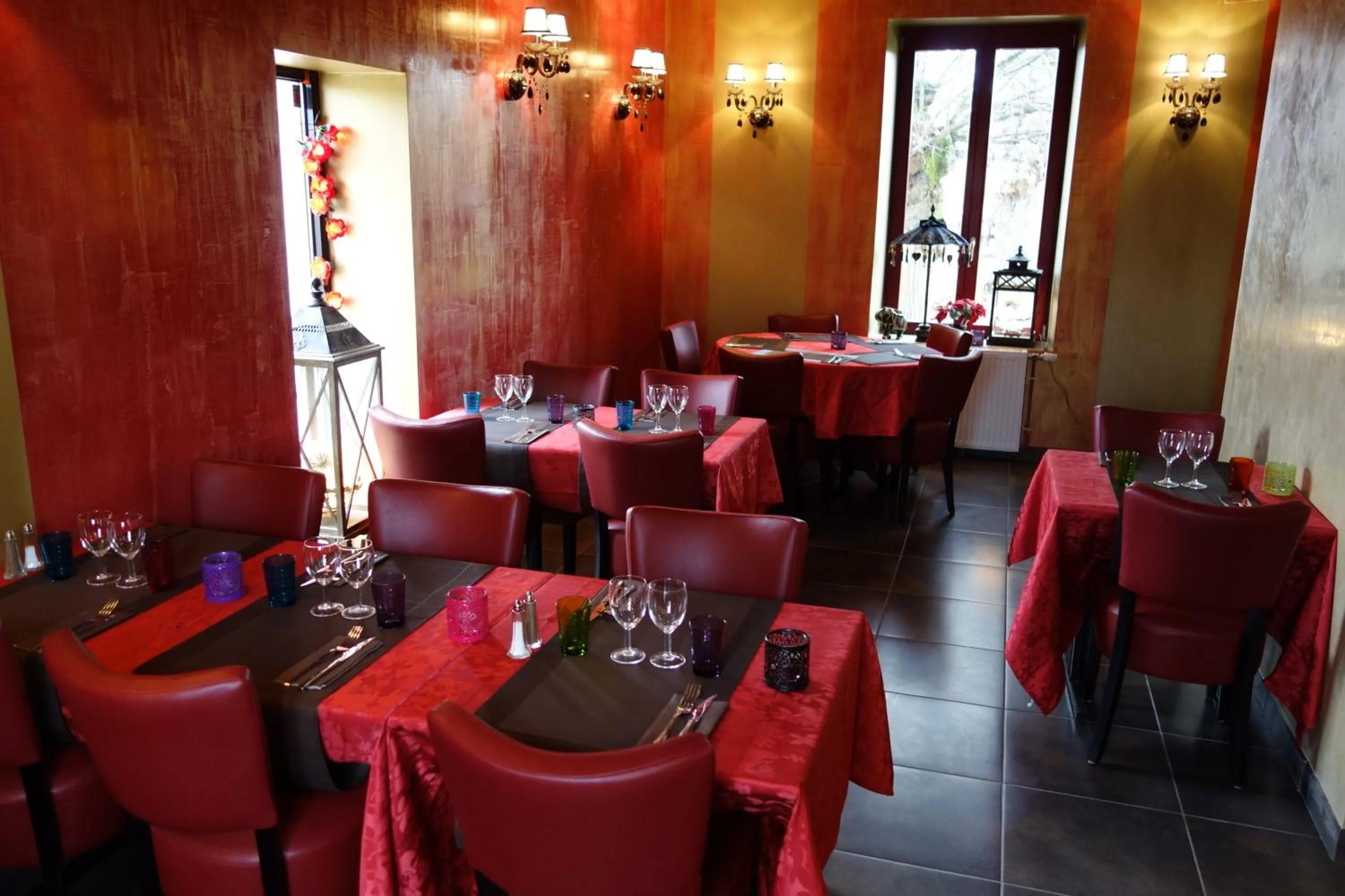 Restaurant/places to eat in Le Fauverney Lodge