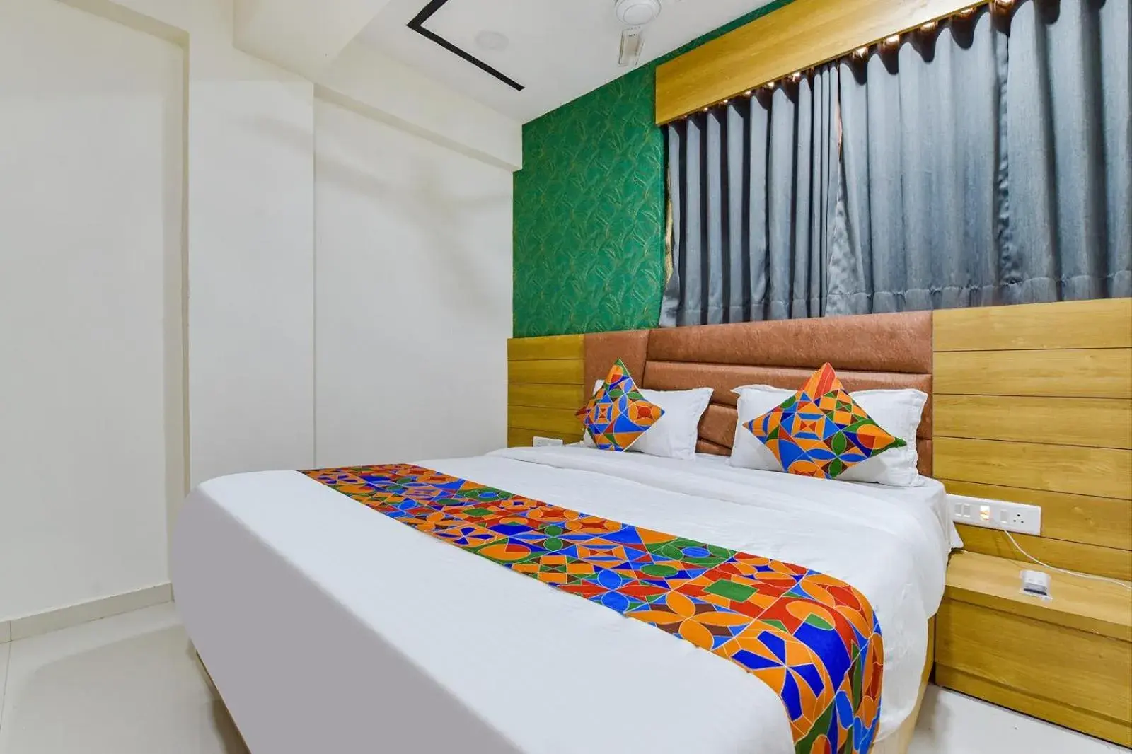 Deluxe Double Room in Green Tree Hotel Deluxe Double Room in Green Tree Hotel