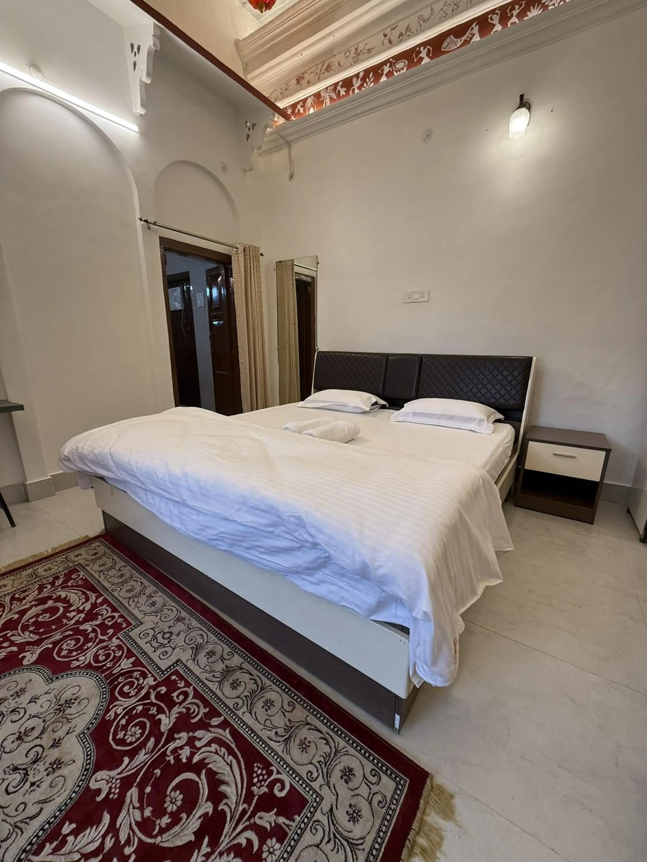 Bed in Rudreshwar Mahadeo Kothi