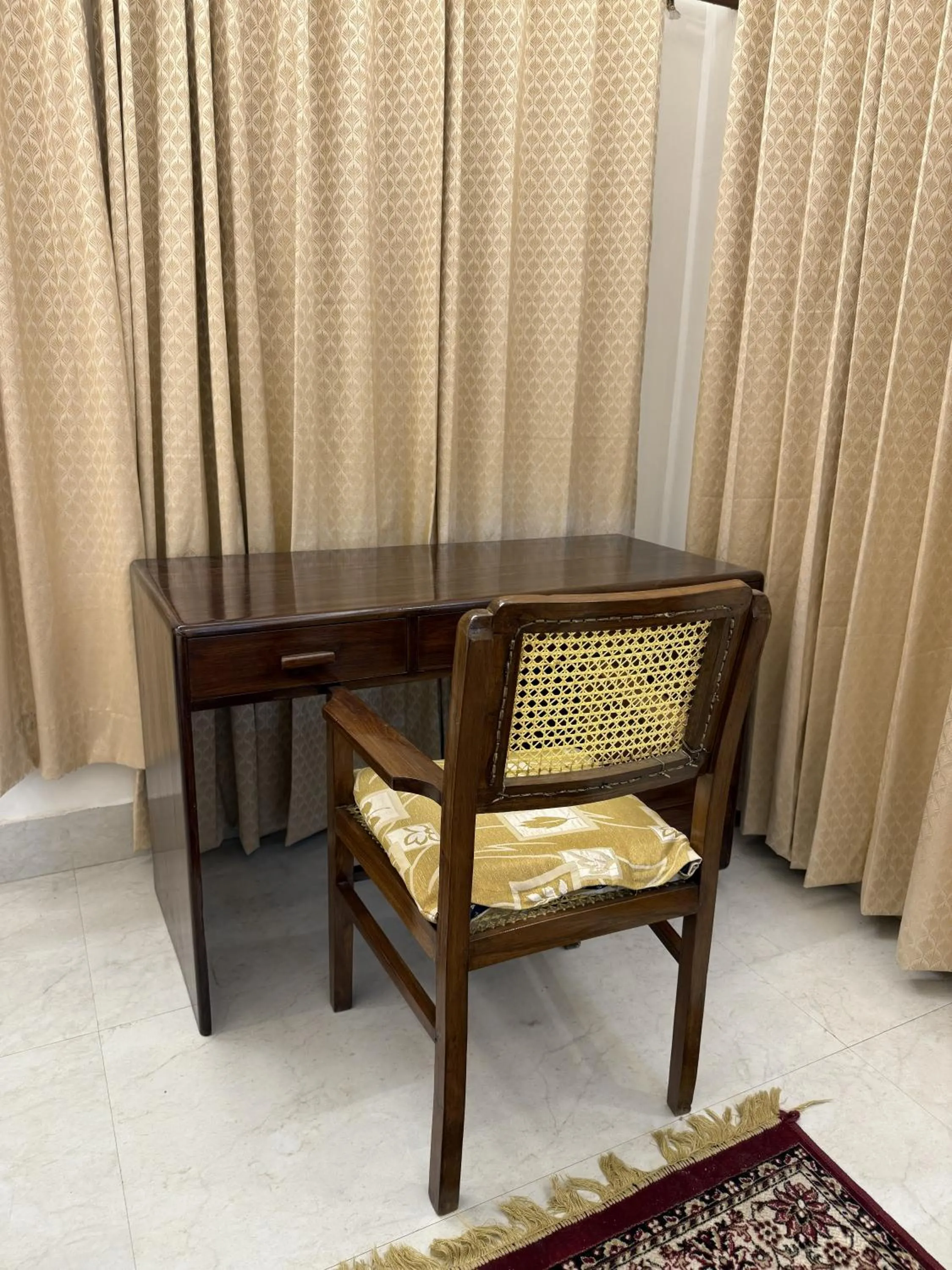 Seating area in Rudreshwar Mahadeo Kothi