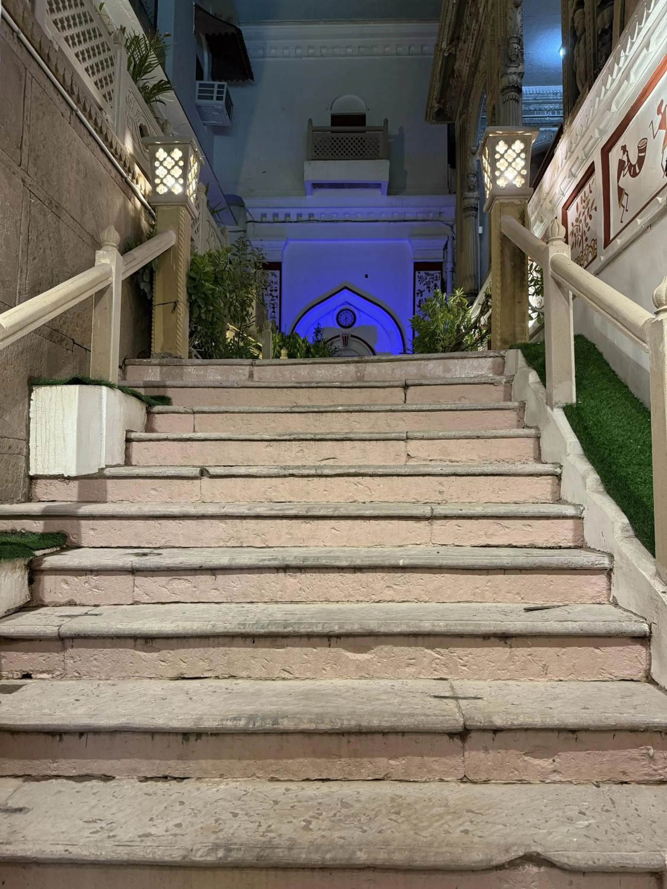 Facade/entrance in Rudreshwar Mahadeo Kothi