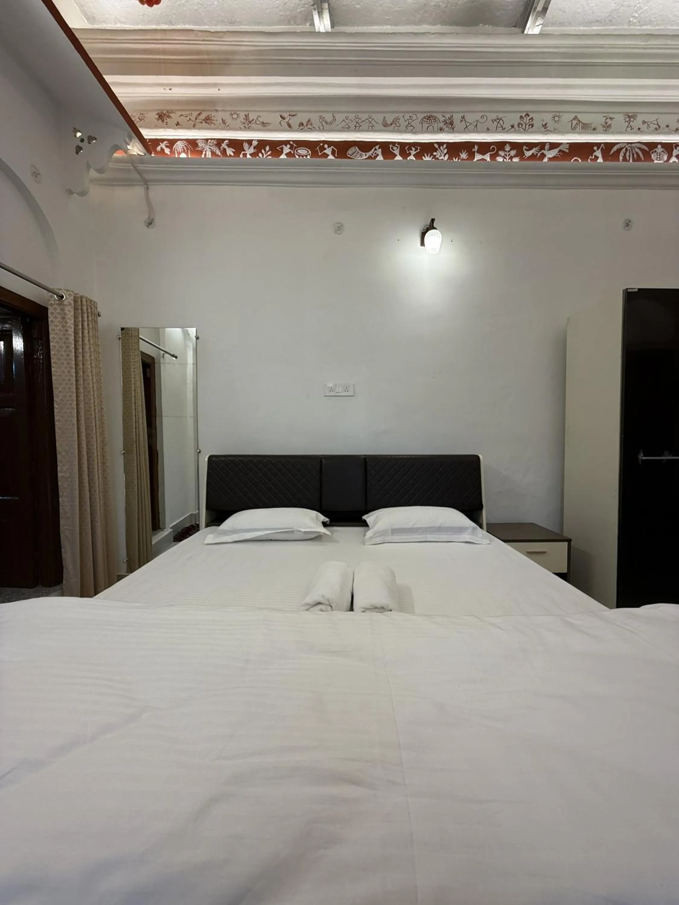 Bed in Rudreshwar Mahadeo Kothi