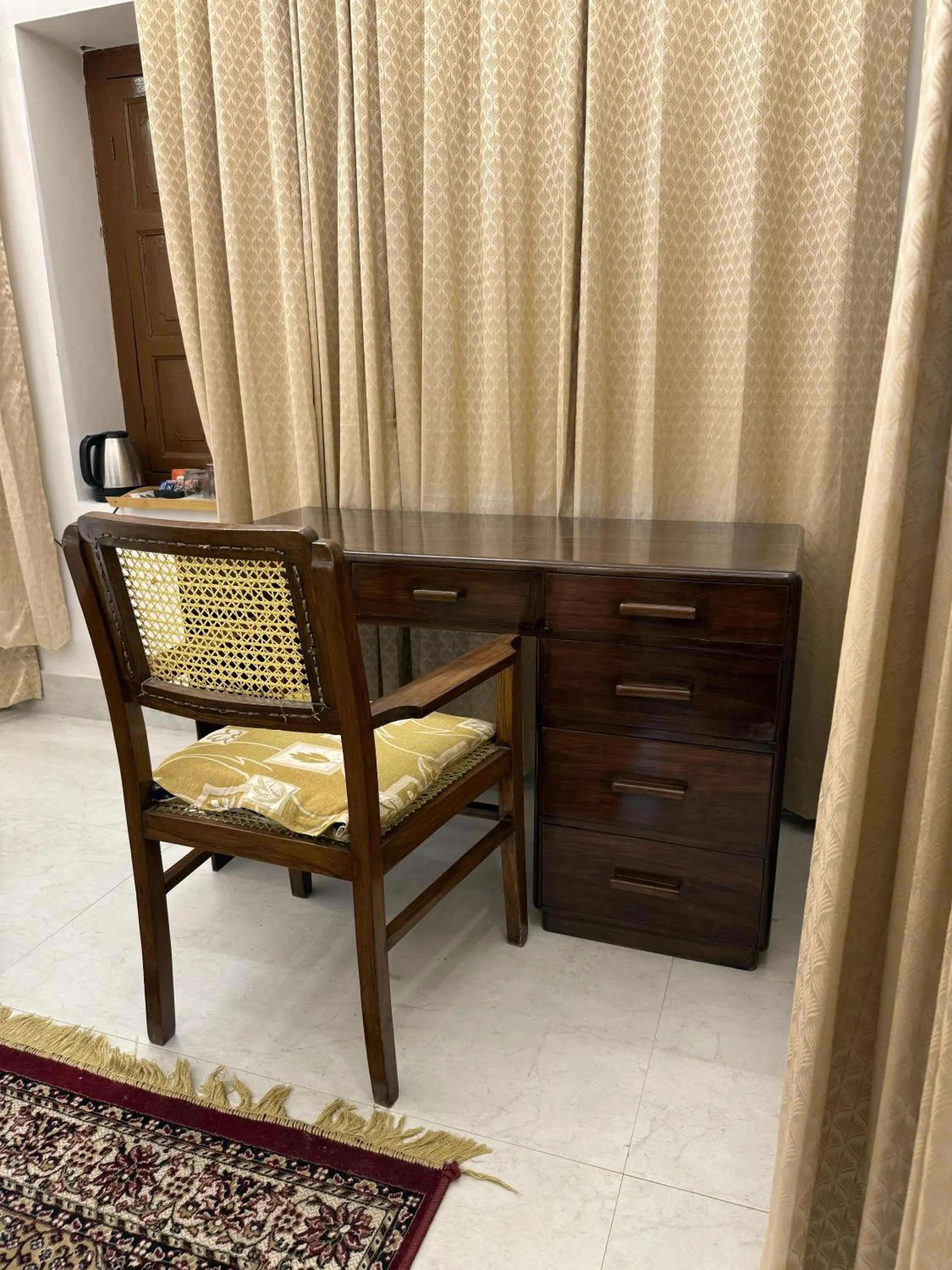 Seating area in Rudreshwar Mahadeo Kothi