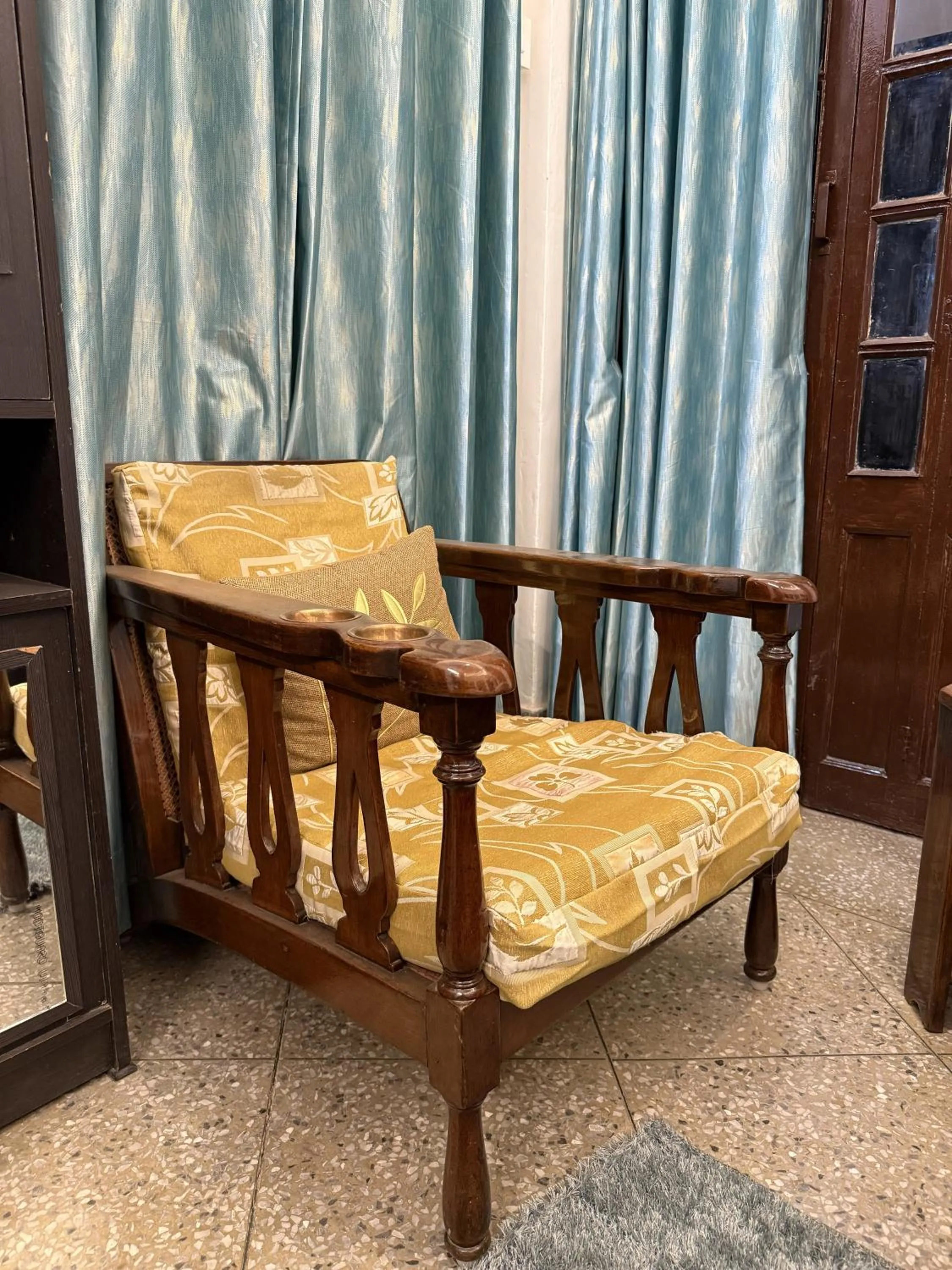 Seating area in Rudreshwar Mahadeo Kothi