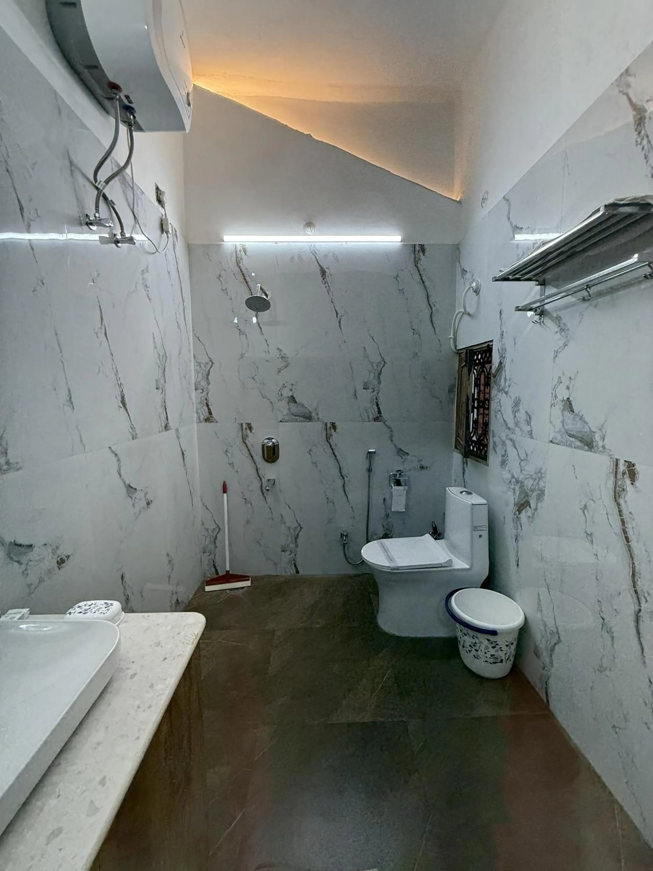 Bathroom in Rudreshwar Mahadeo Kothi