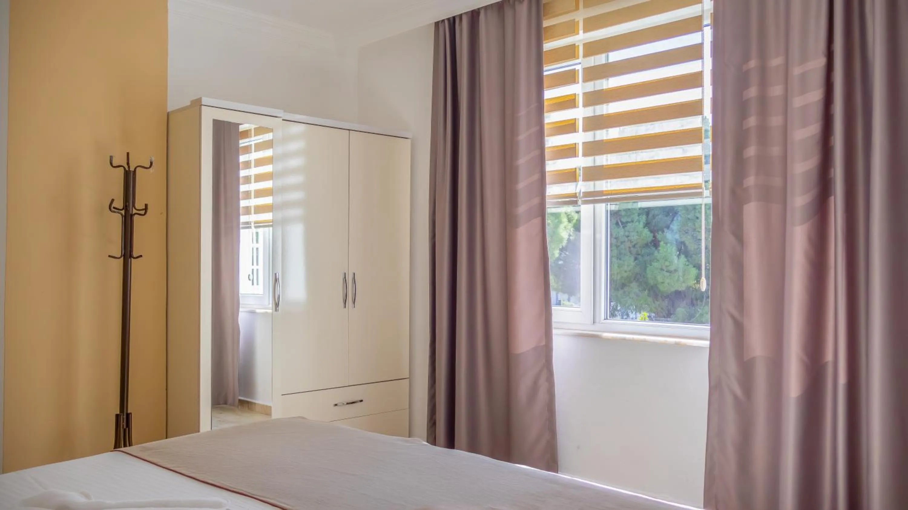 Bedroom, Bed in Güden-Pearl